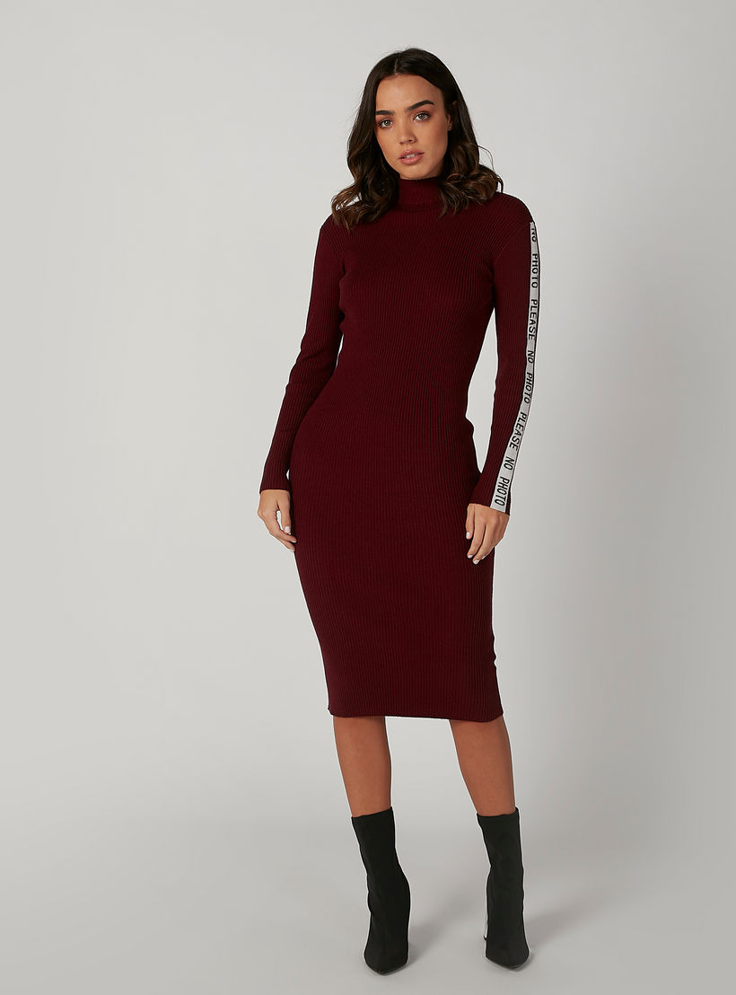 فستان ميدي بارز الملمس بقصّة ضيّقة وياقة عالية وأكمام طويلة بطبعات-women-clothing-dresses-image-1