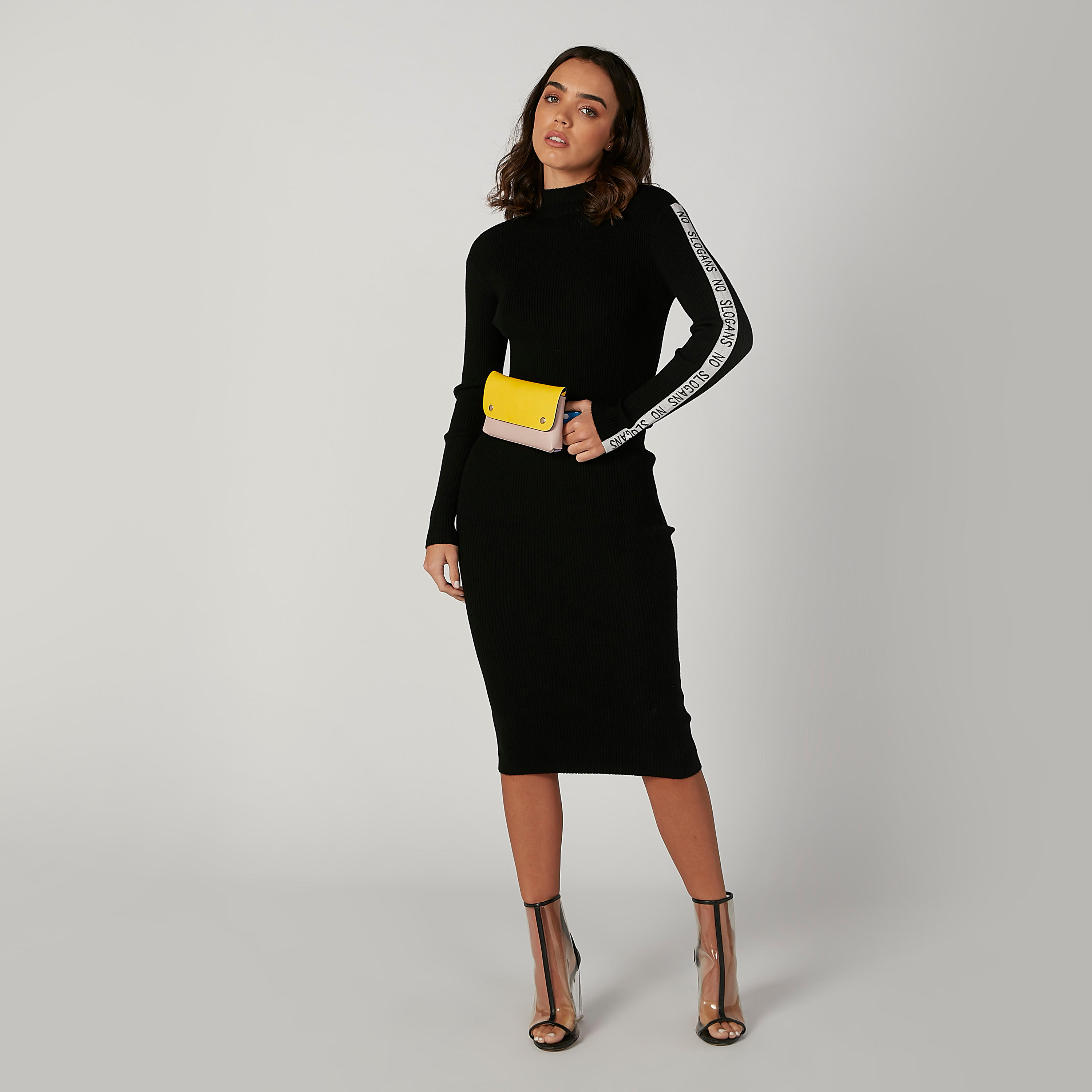 فستان ميدي بارز الملمس بقصّة ضيّقة وياقة عالية وأكمام طويلة بطبعات-women-clothing-dresses-image-4