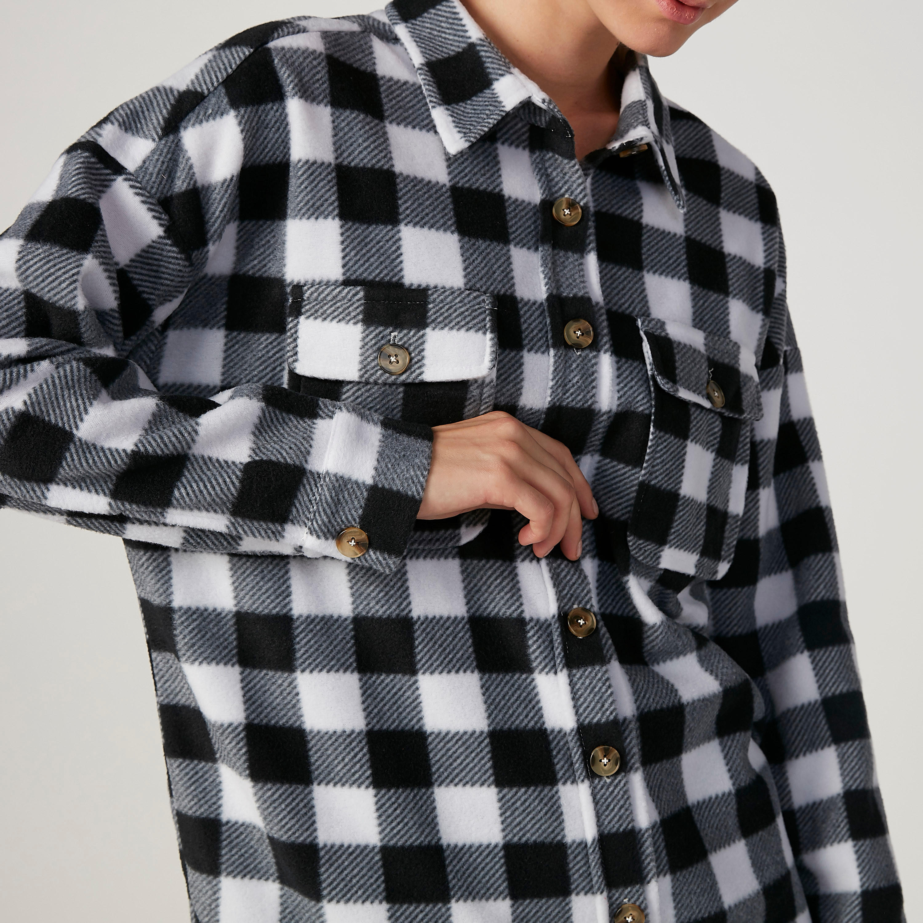 قميص كاروهات بأكتاف منسدلة وجيوب بطيّة-women-clothing-shirtsandblouses-shirts-image-3