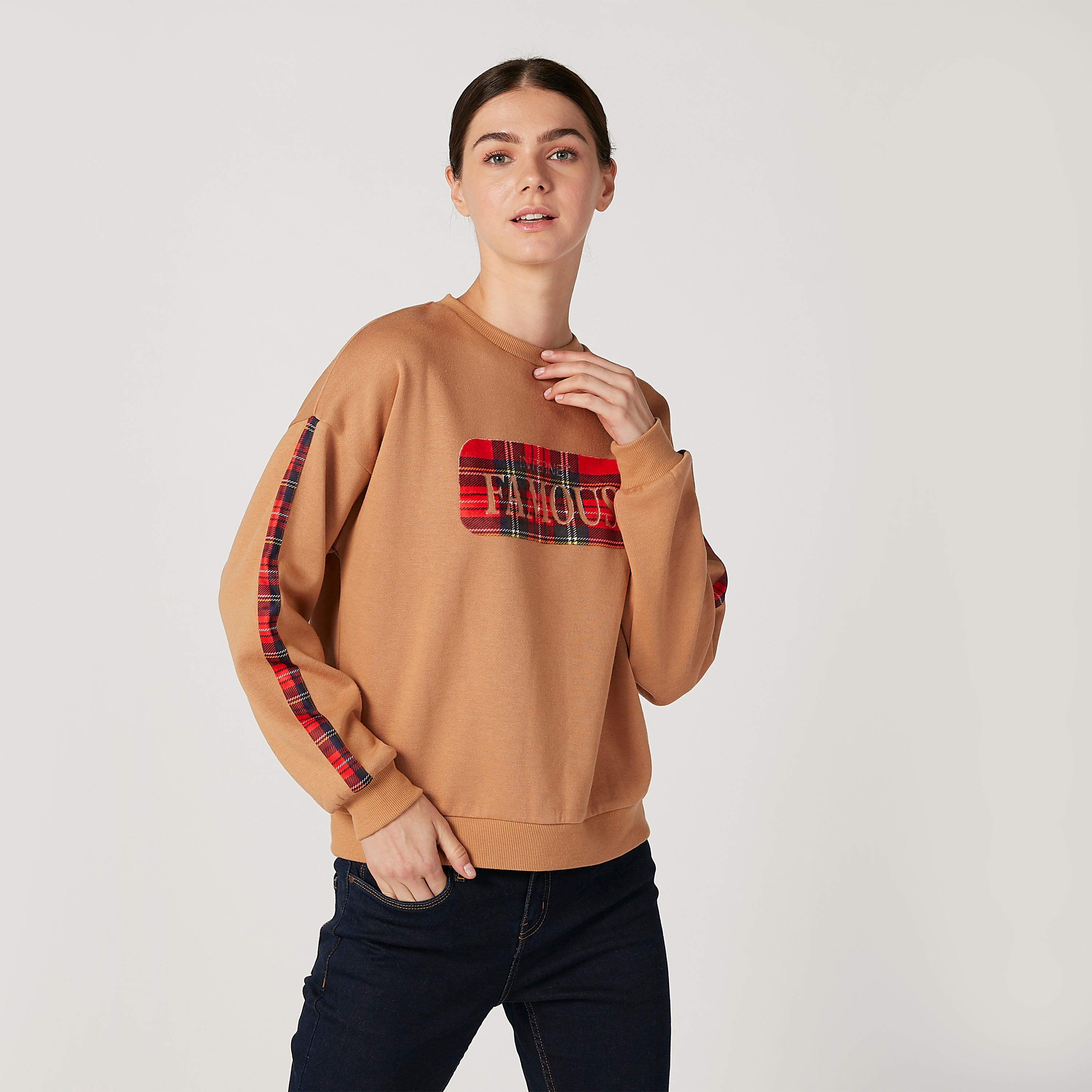 سويت شيرت بطبعات وياقة مستديرة وأكمام طويلة-women-winterwear-hoodiesandsweatshirts-sweatshirts-image-4