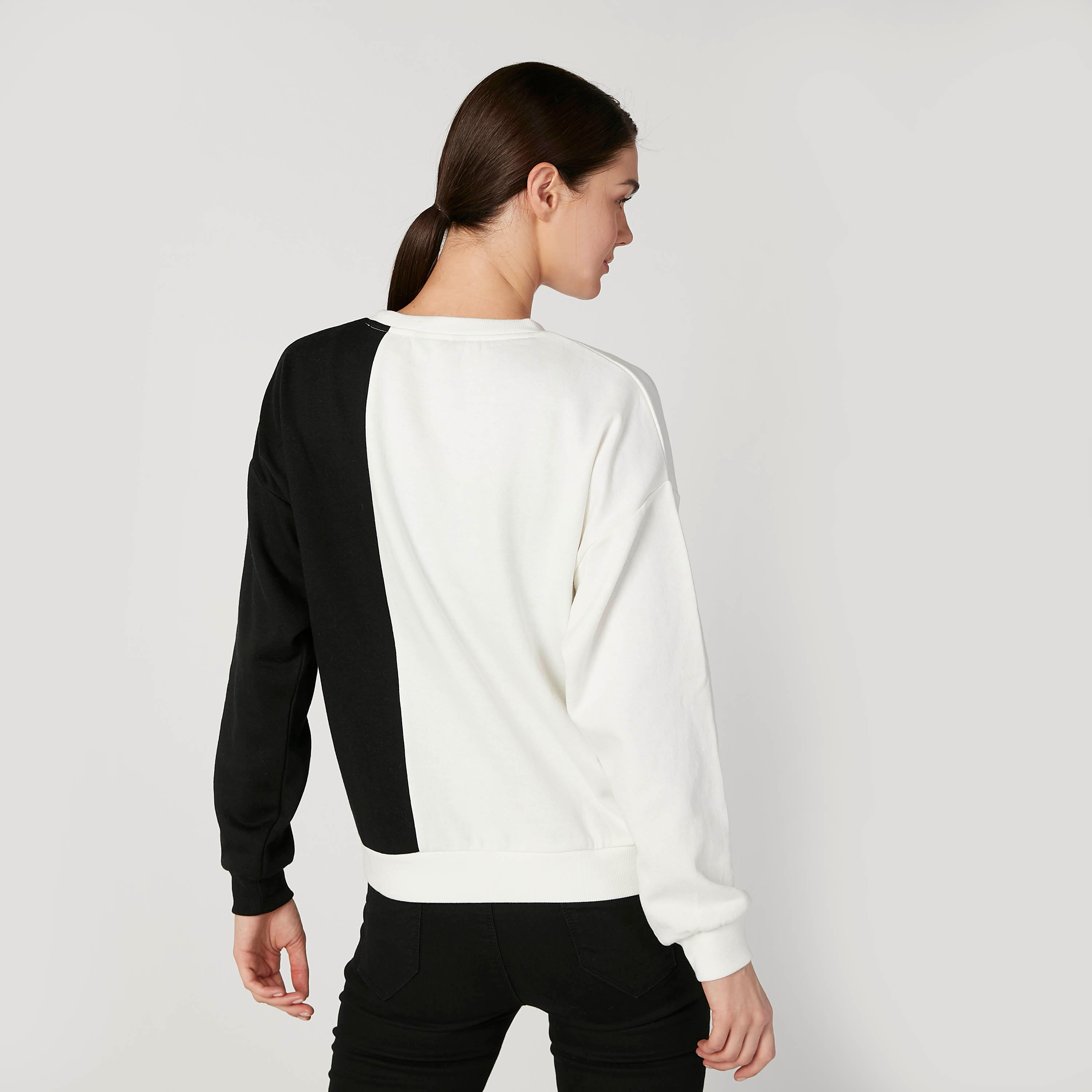 سويت شيرت بطبعات وياقة مستديرة وأكمام طويلة-women-winterwear-hoodiesandsweatshirts-sweatshirts-image-4