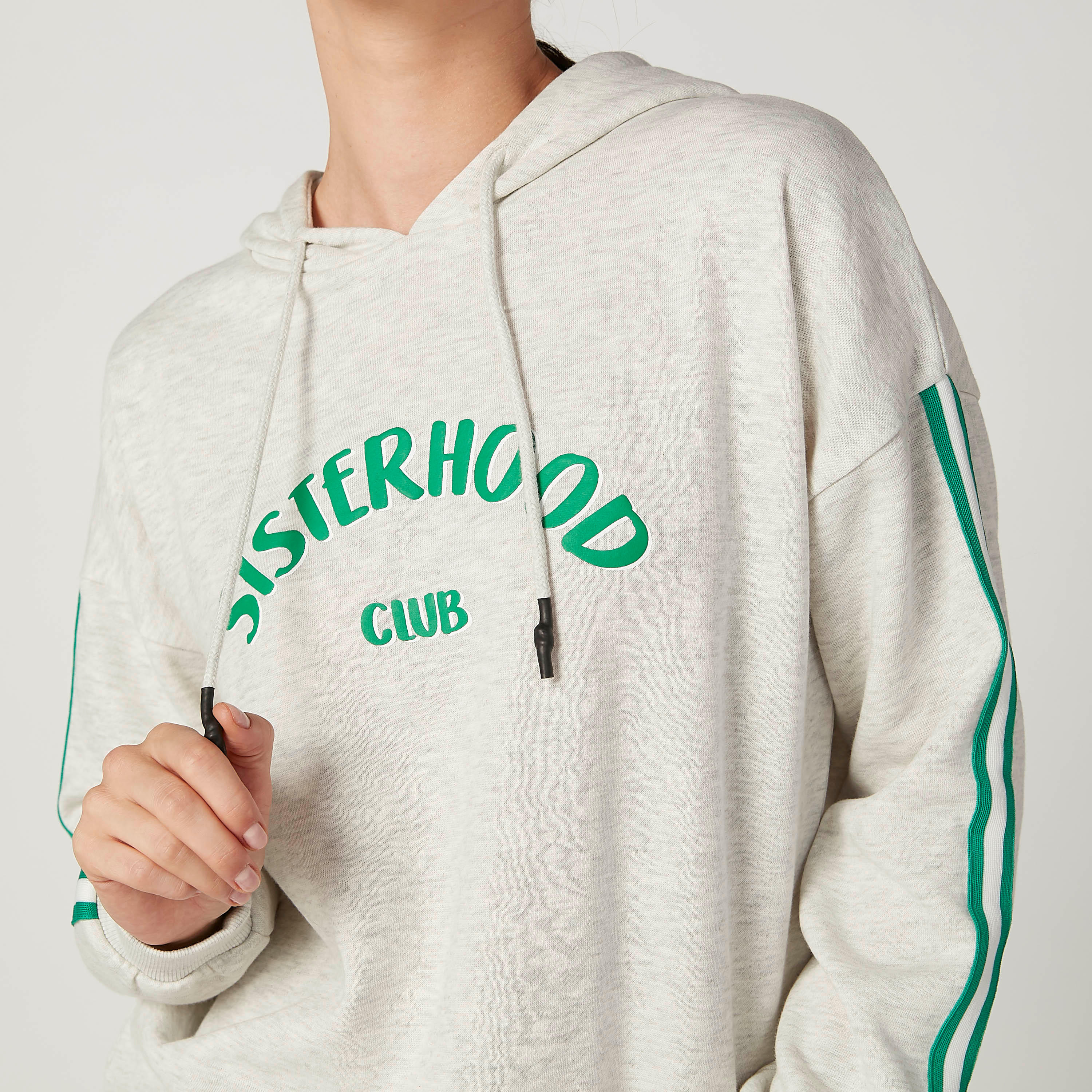 سويت شيرت بقبّعة وأكتاف منسدلة وطبعات-women-winterwear-hoodiesandsweatshirts-hoodies-image-3