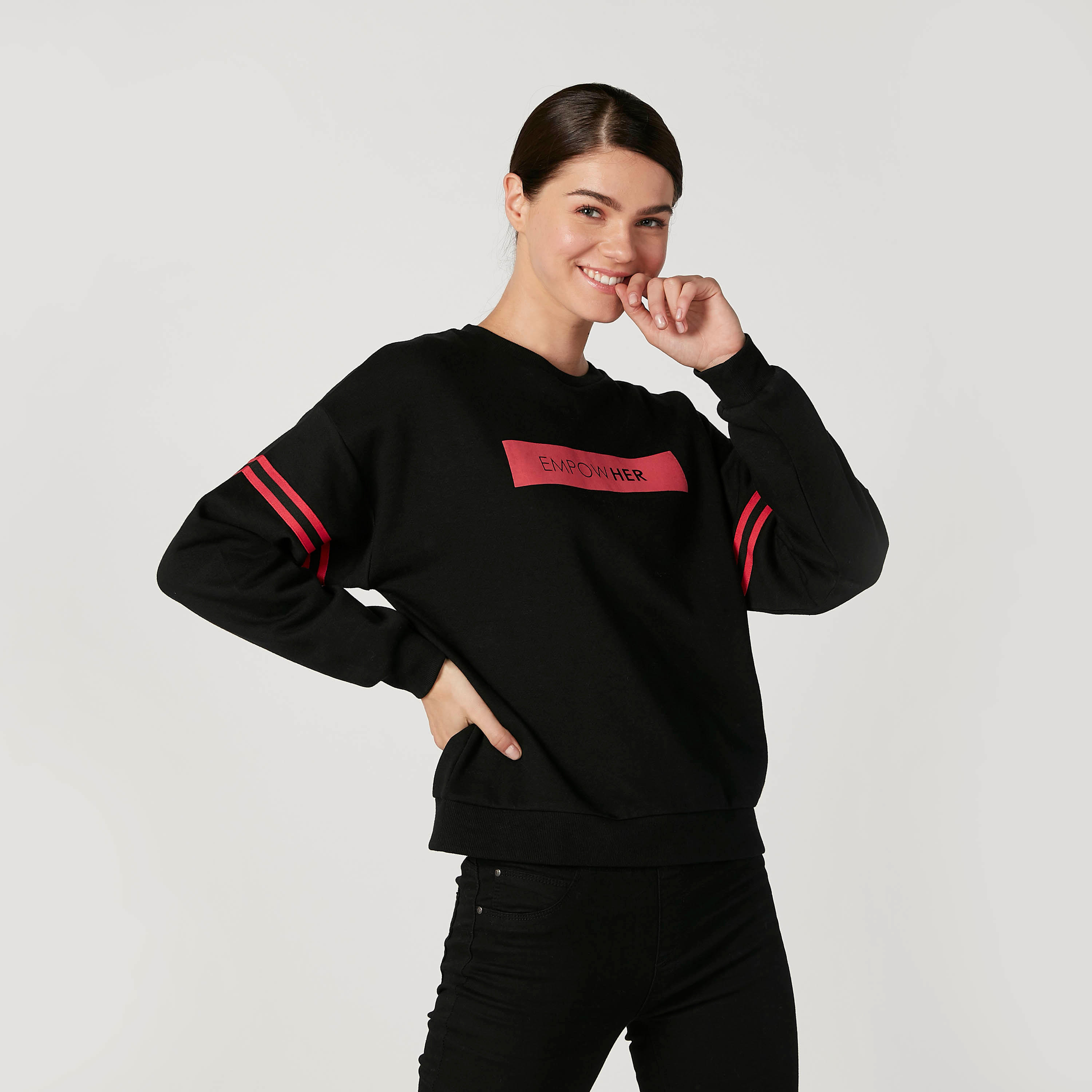 سويت شيرت بياقة مستديرة وأكتاف منسدلة وطبعات-women-winterwear-hoodiesandsweatshirts-sweatshirts-image-1
