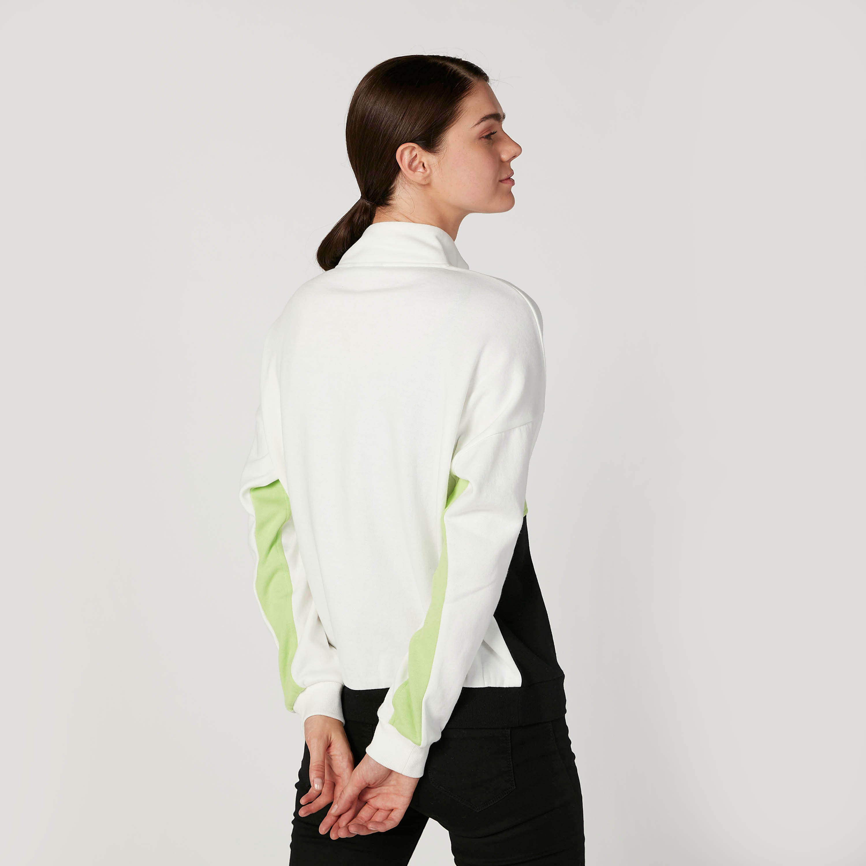 سويت شيرت بياقة عالية وأكمام طويلة وطبعات-women-winterwear-hoodiesandsweatshirts-sweatshirts-image-4