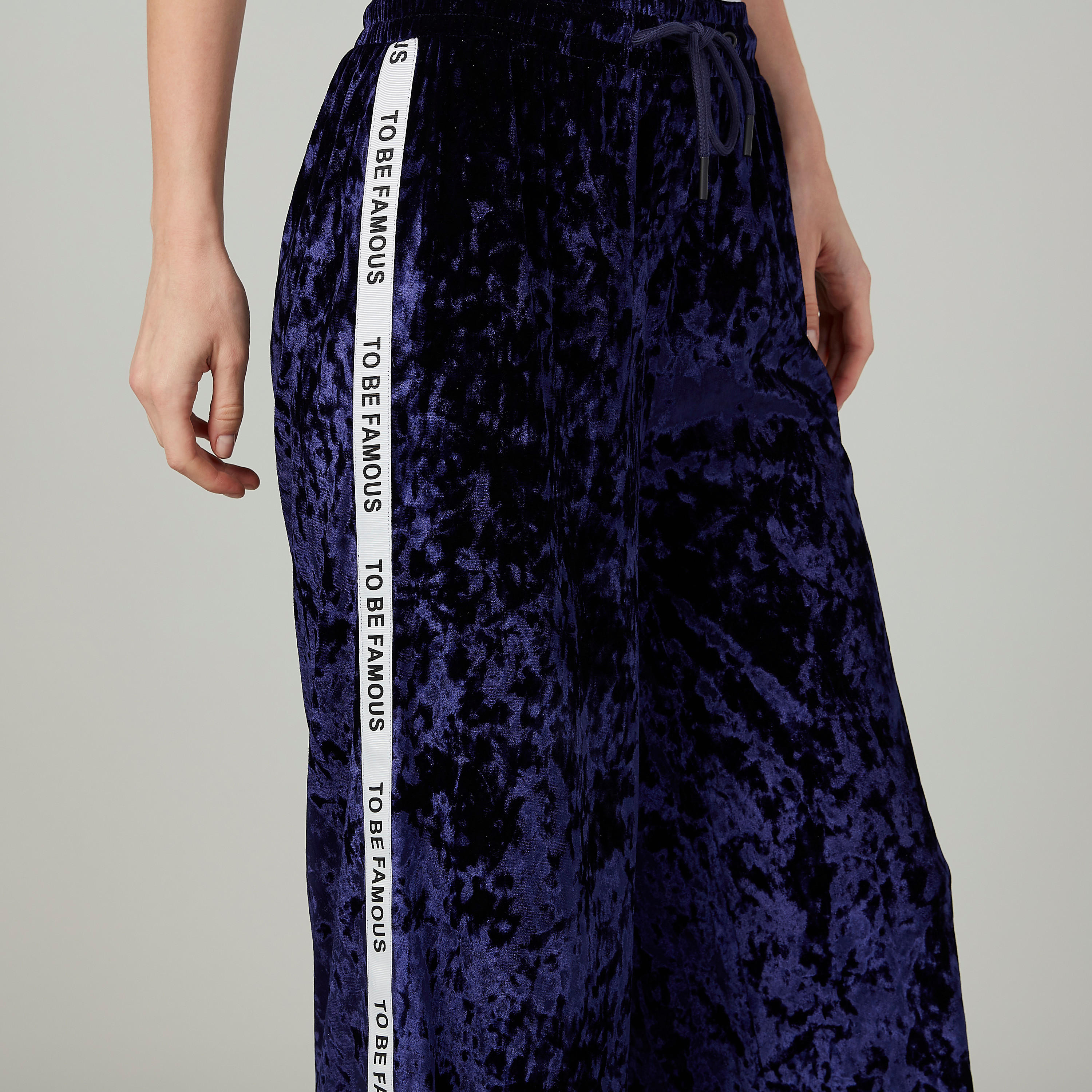 بنطلون بارز الملمس بخصر متوسط الارتفاع و وشريطة بطبعات-women-clothing-bottoms-trousers-image-3