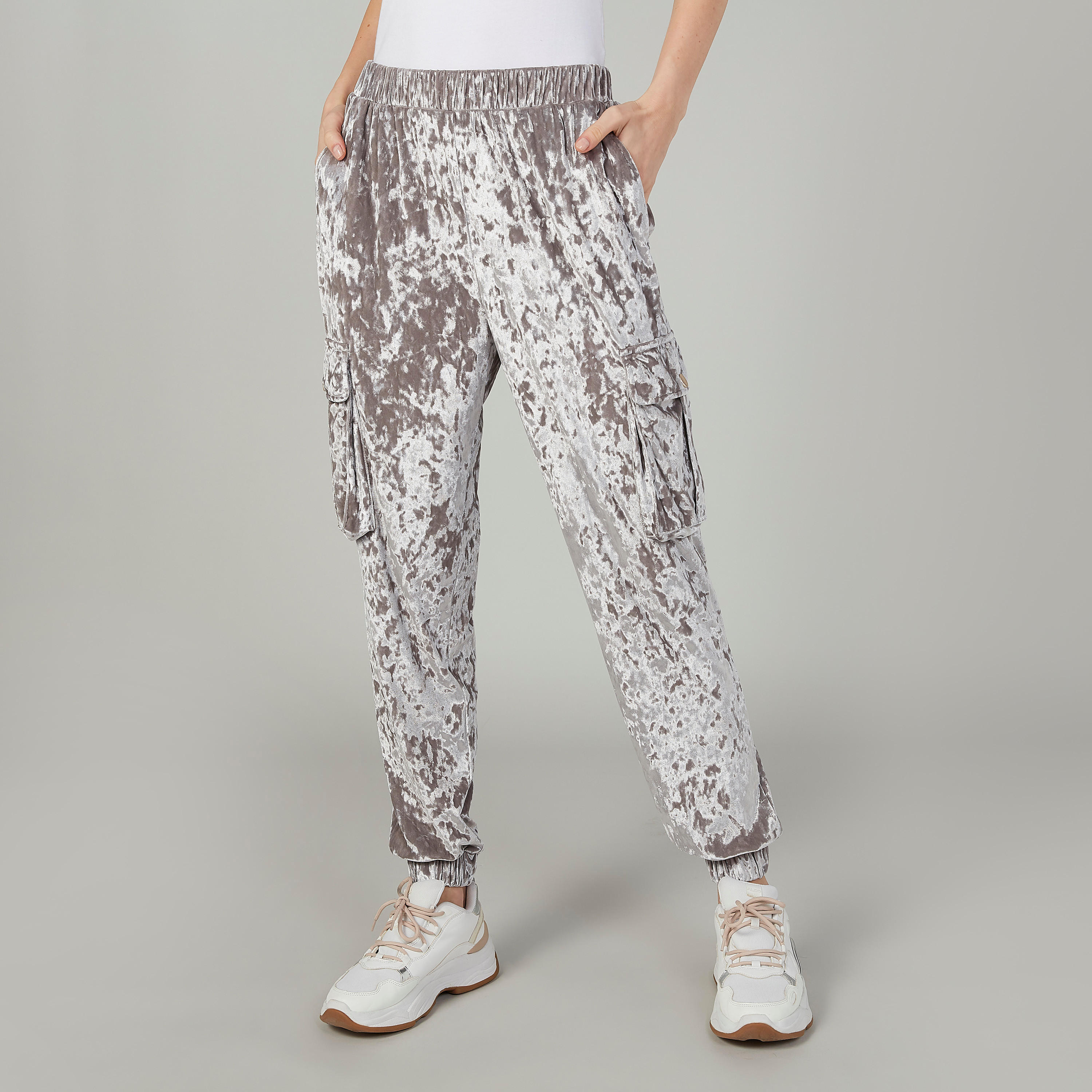 بنطلون رياضي بخصر مطّاطي متوسط الارتفاع وجيوب-women-clothing-bottoms-joggers-image-1