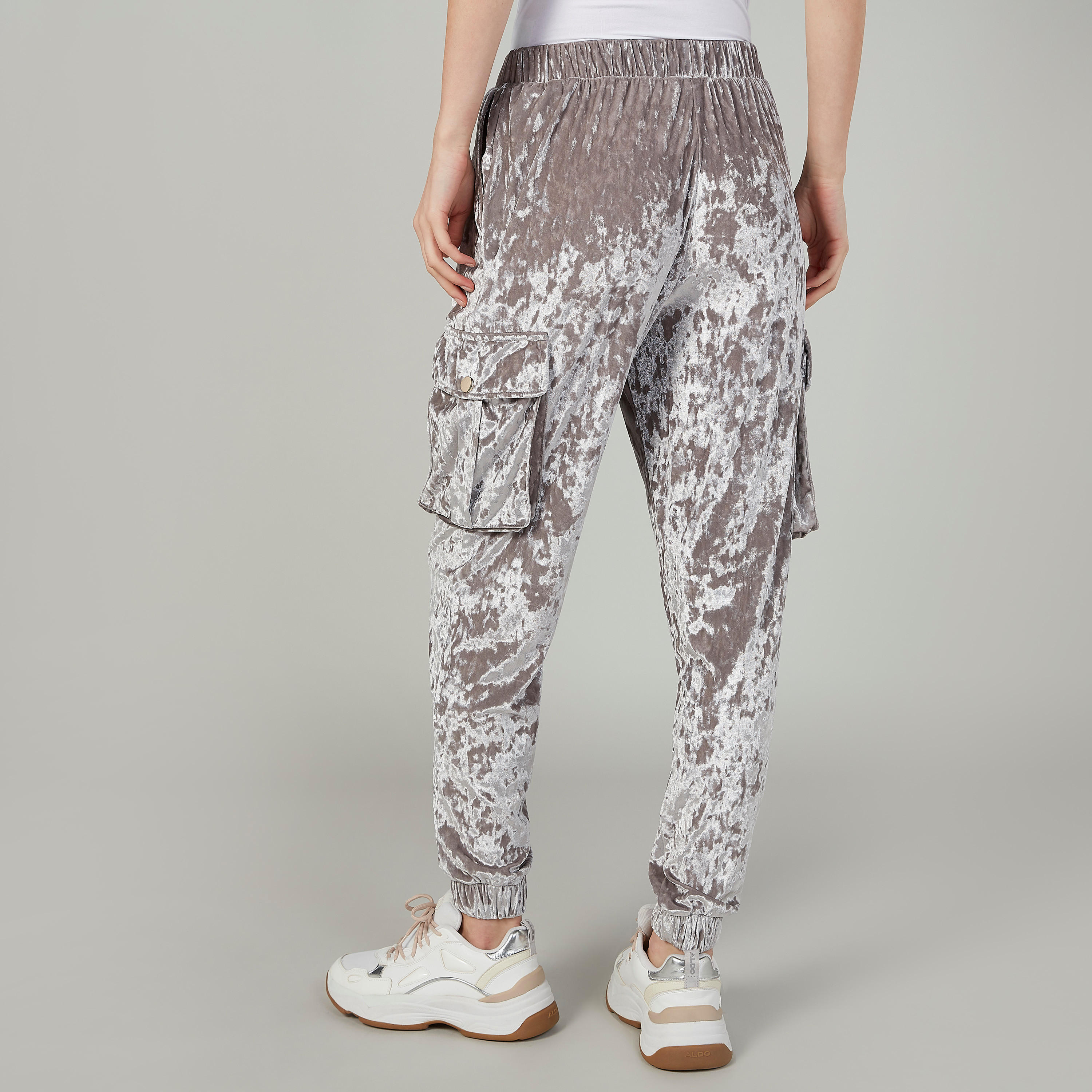 بنطلون رياضي بخصر مطّاطي متوسط الارتفاع وجيوب-women-clothing-bottoms-joggers-image-4