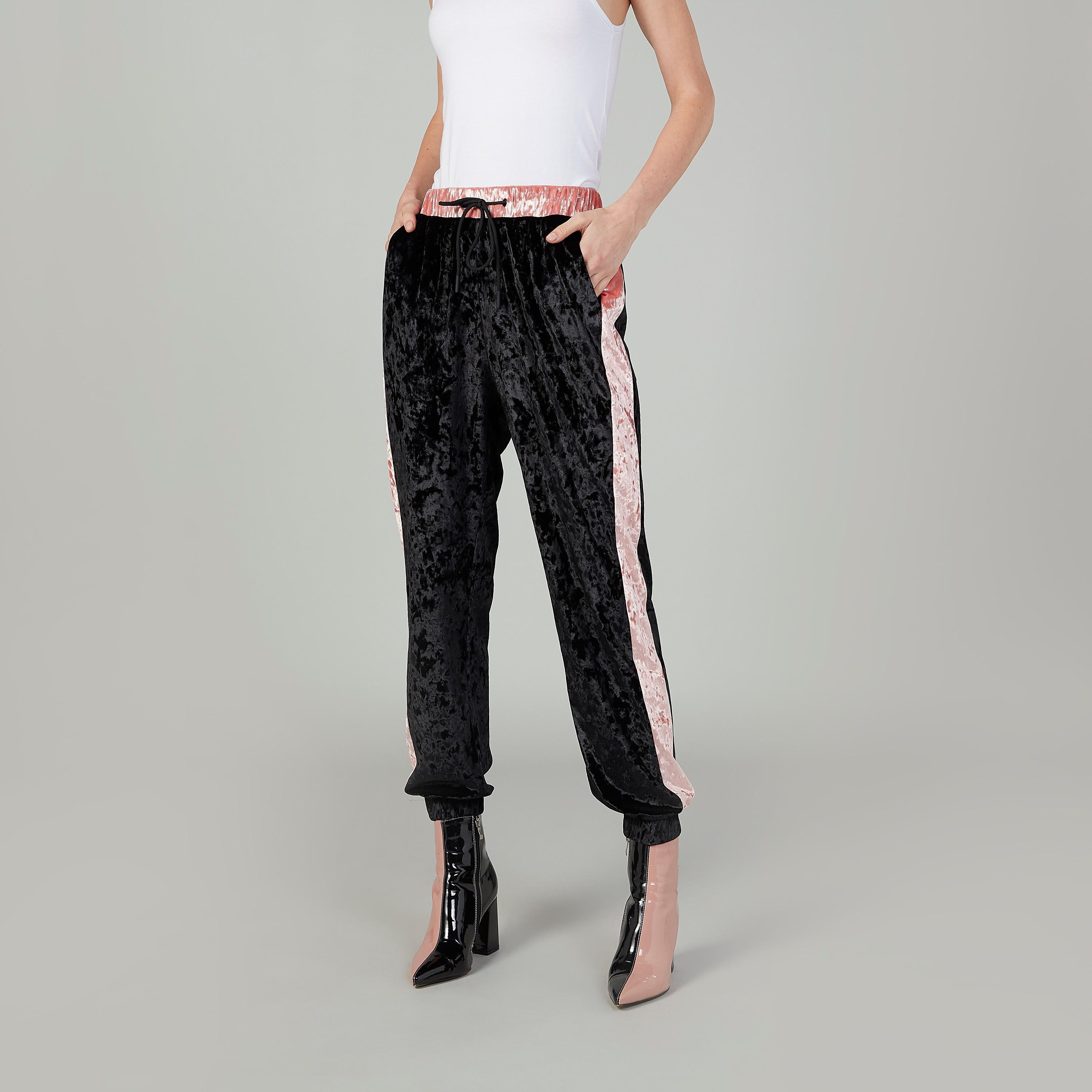 بنطلون رياضي بارز الملمس بخصر متوسط الارتفاع وجيوب ورباط-women-clothing-bottoms-joggers-image-1