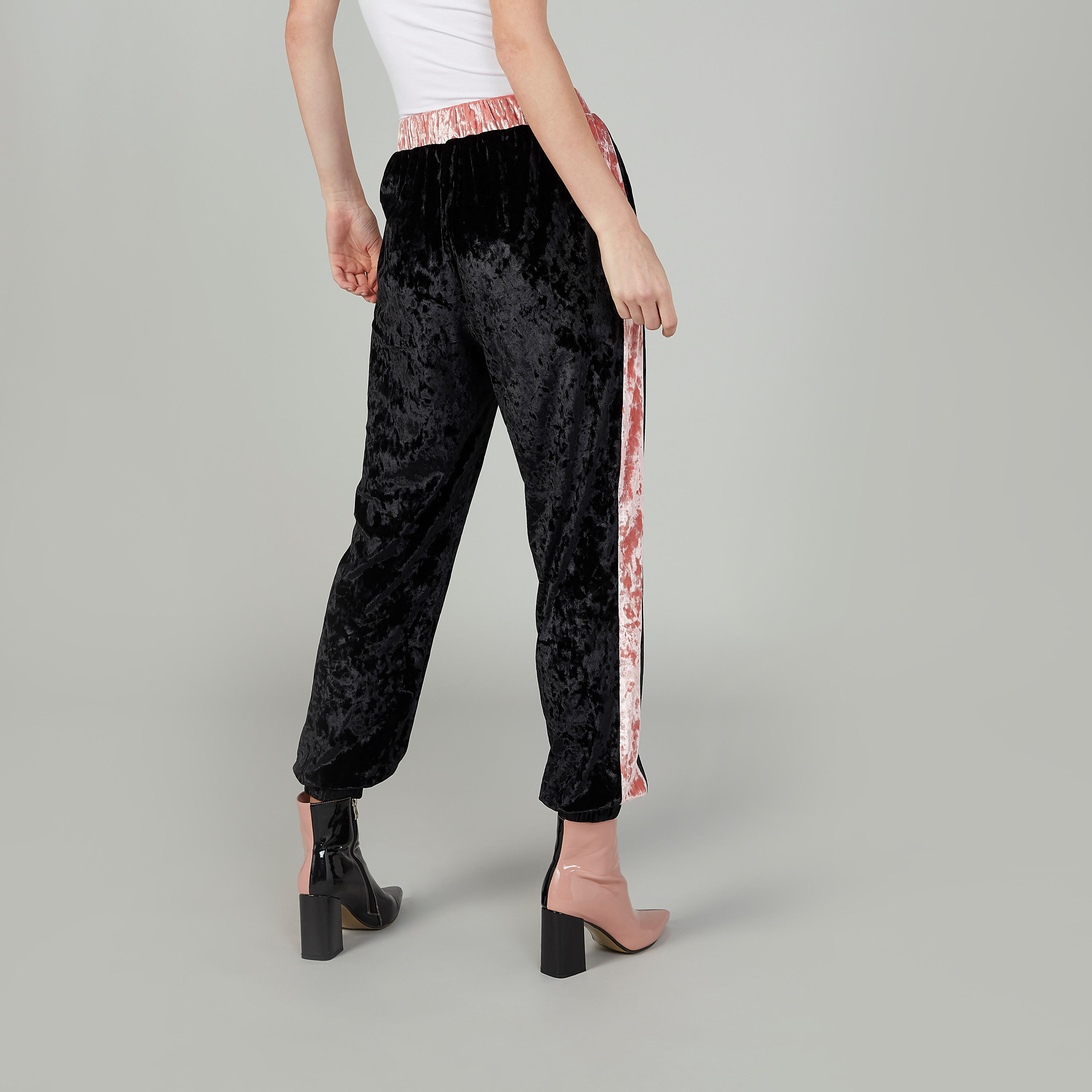 بنطلون رياضي بارز الملمس بخصر متوسط الارتفاع وجيوب ورباط-women-clothing-bottoms-joggers-image-4