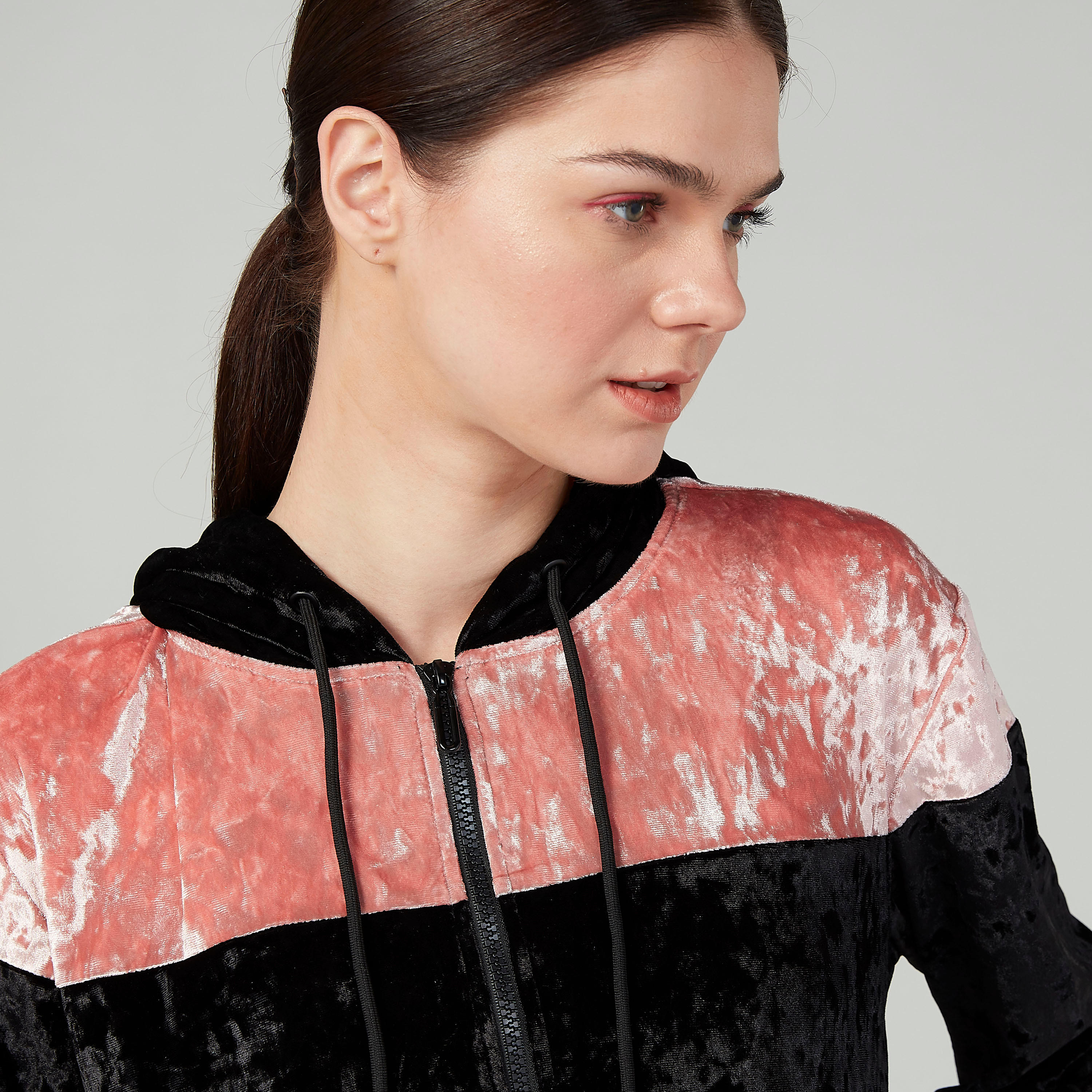 Textured Hoodie with Long Sleeves and Kangaroo Pockets-women-winterwear-hoodiesandsweatshirts-sweatshirts-image-3