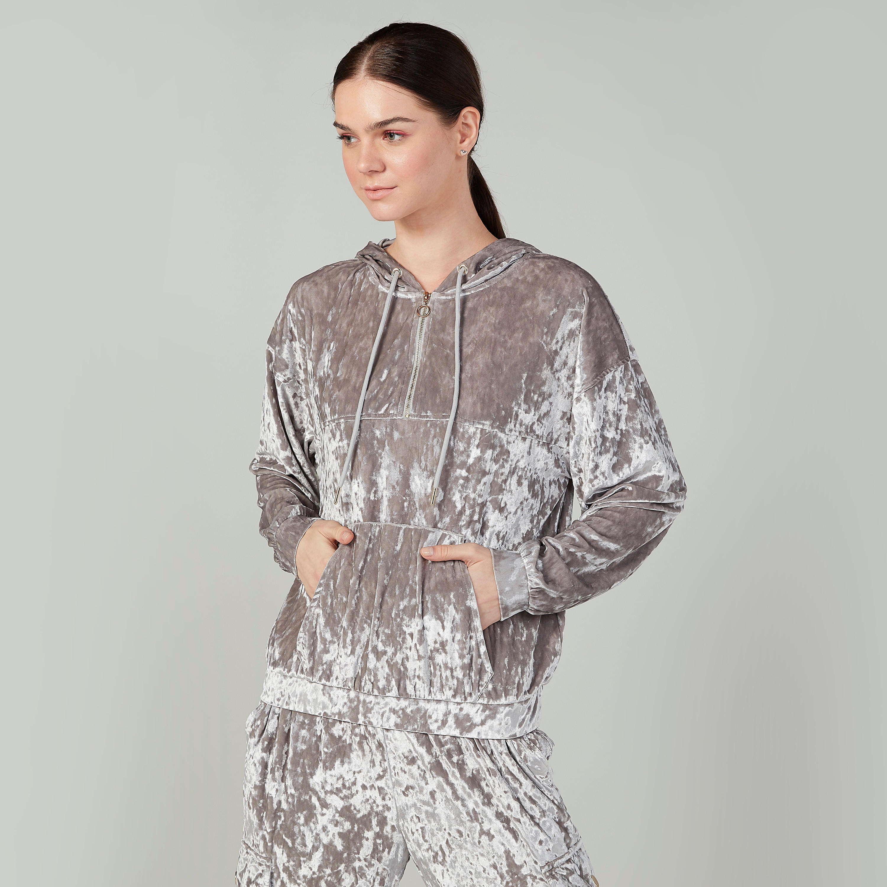 هودي بارز الملمس بأكمام طويلة وجيوب كانجارو-women-winterwear-hoodiesandsweatshirts-sweatshirts-image-1