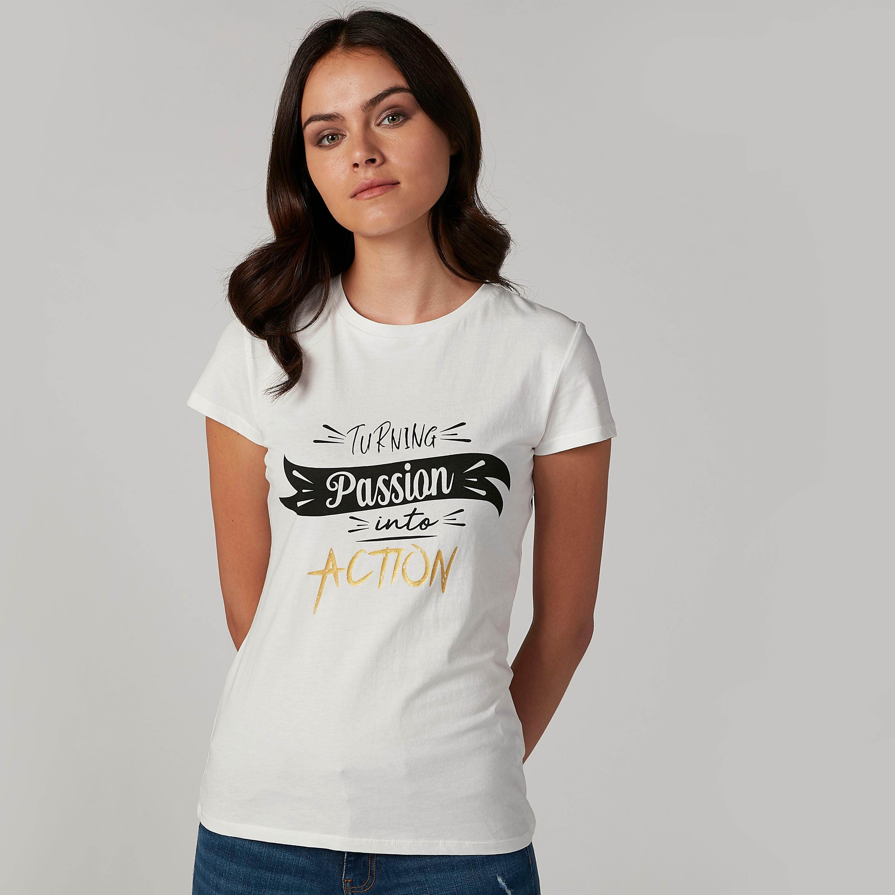 تيشيرت مستدام بياقة مستديرة وأكمام كاب وطبعات-women-clothing-tshirts-image-1