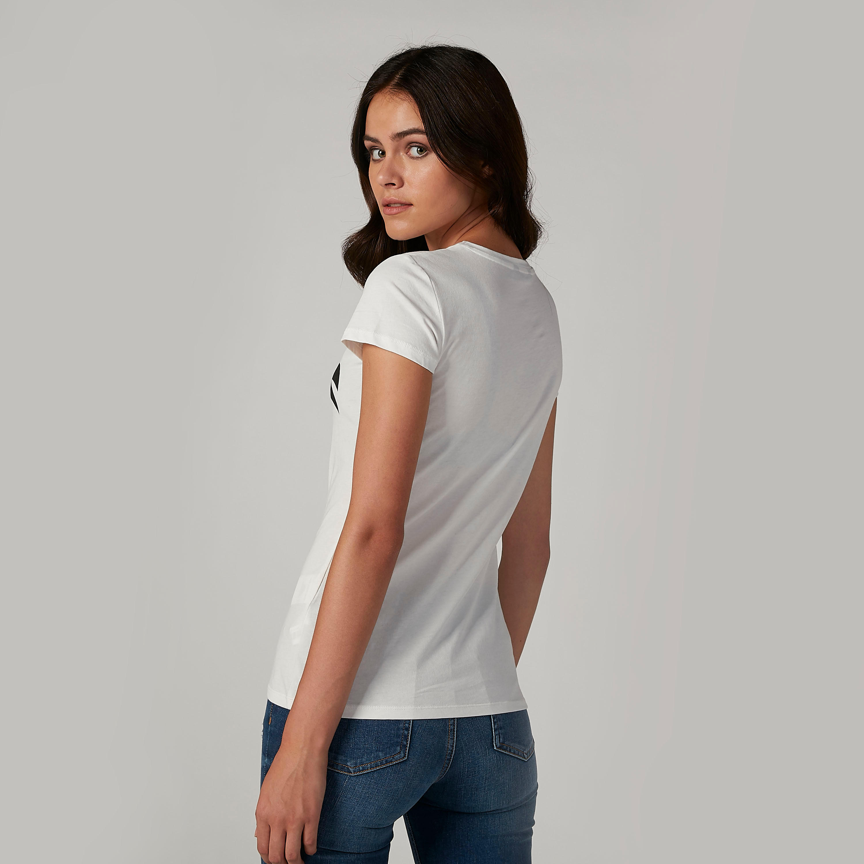 تيشيرت مستدام بياقة مستديرة وأكمام كاب وطبعات-women-clothing-tshirts-image-4