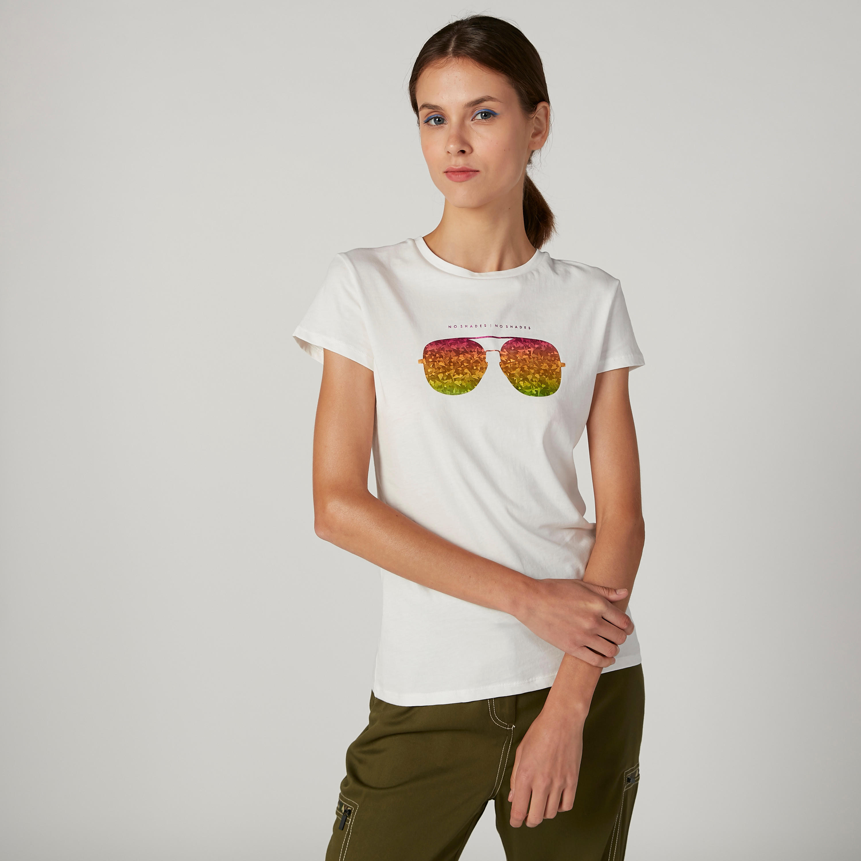 تيشيرت مستدام بياقة مستديرة وأكمام قصيرة وطبعات-women-clothing-tshirts-image-1