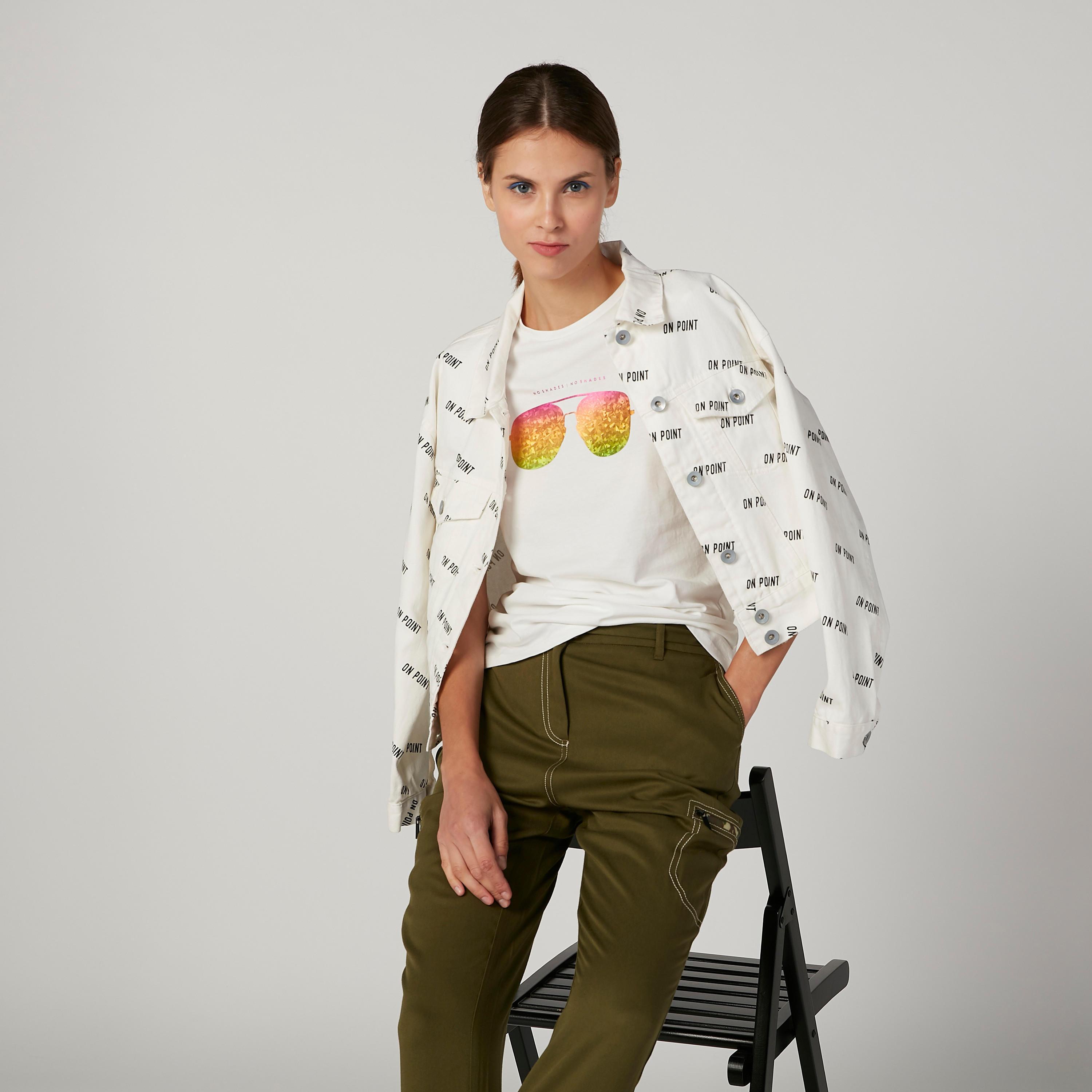 تيشيرت مستدام بياقة مستديرة وأكمام قصيرة وطبعات-women-clothing-tshirts-image-3