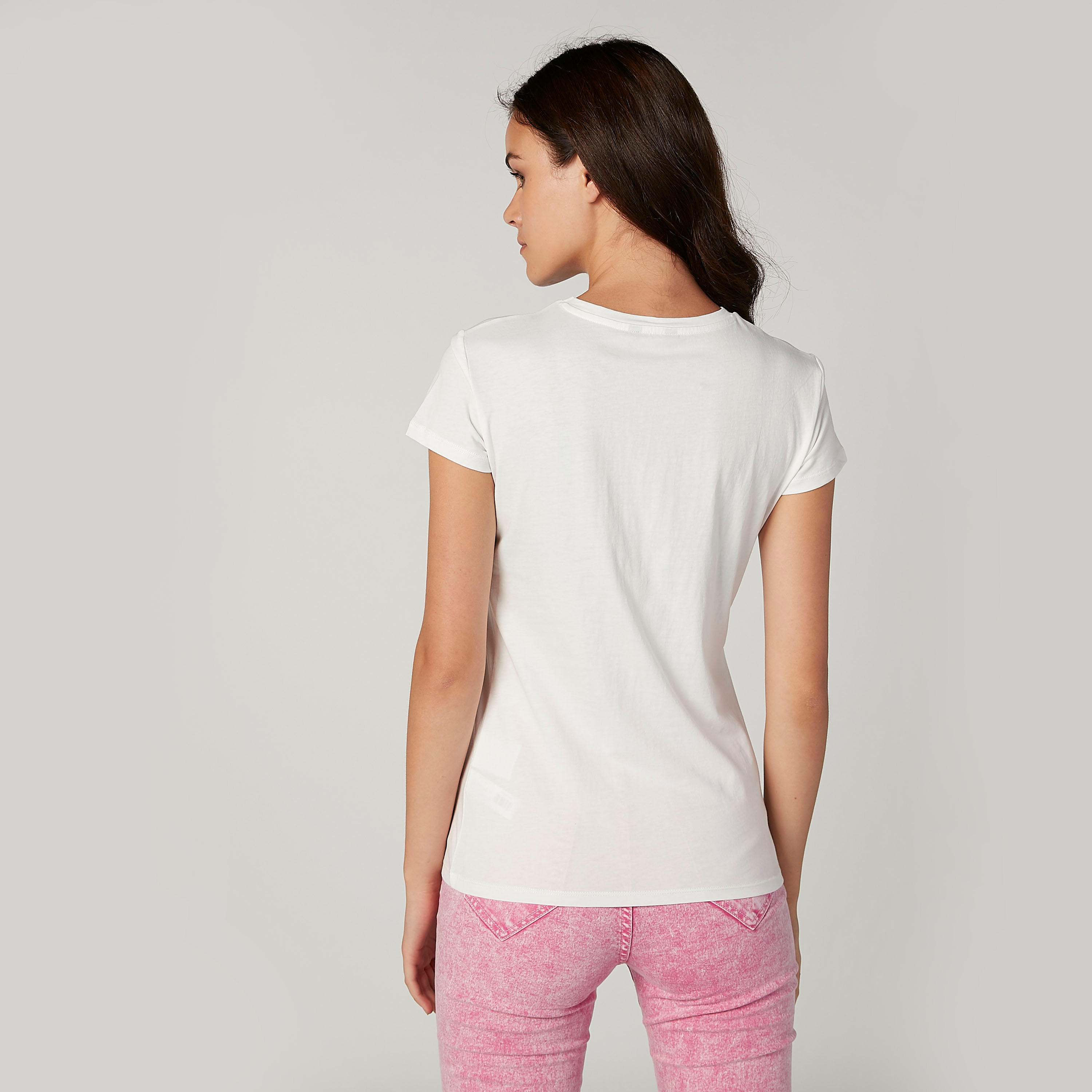 تيشيرت مستدام بياقة مستديرة وأكمام كاب وطبعات-women-clothing-tshirts-image-3
