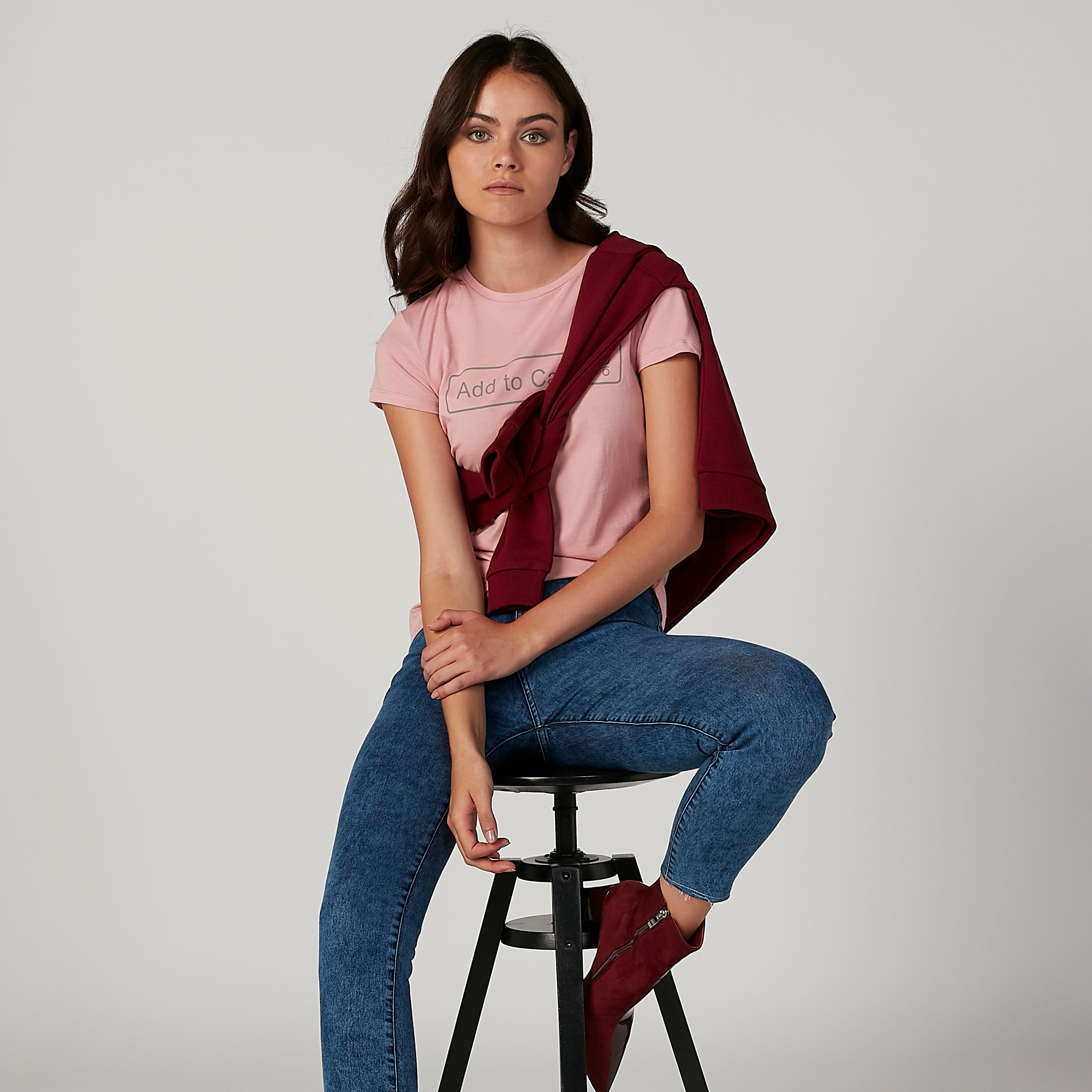 تيشيرت مستدام بياقة ضيّقة وأكمام قصيرة وطبعات-women-clothing-tshirts-image-2