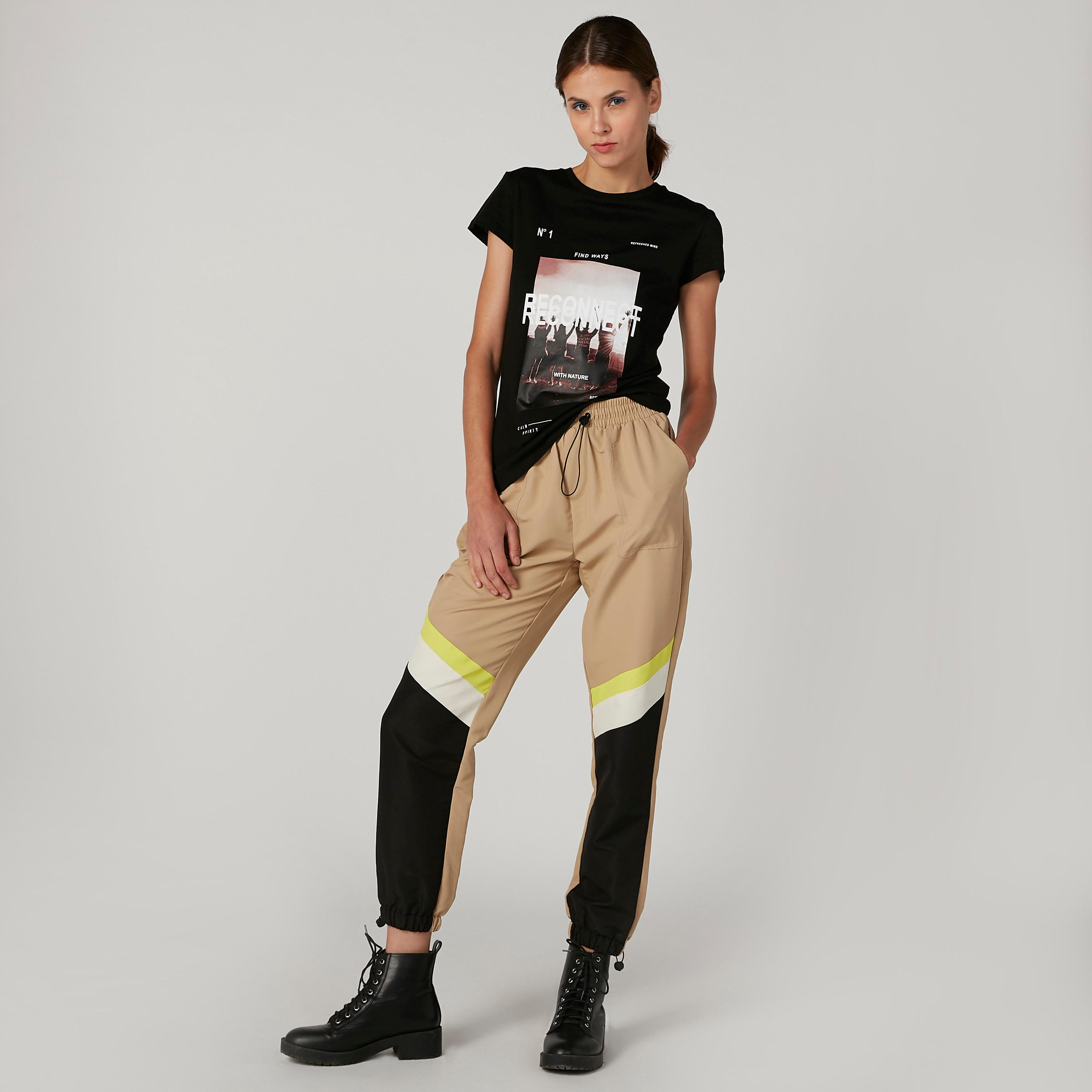 تيشيرت مستدام بياقة مستديرة وأكمام قصيرة وطبعات-women-clothing-tshirts-image-2