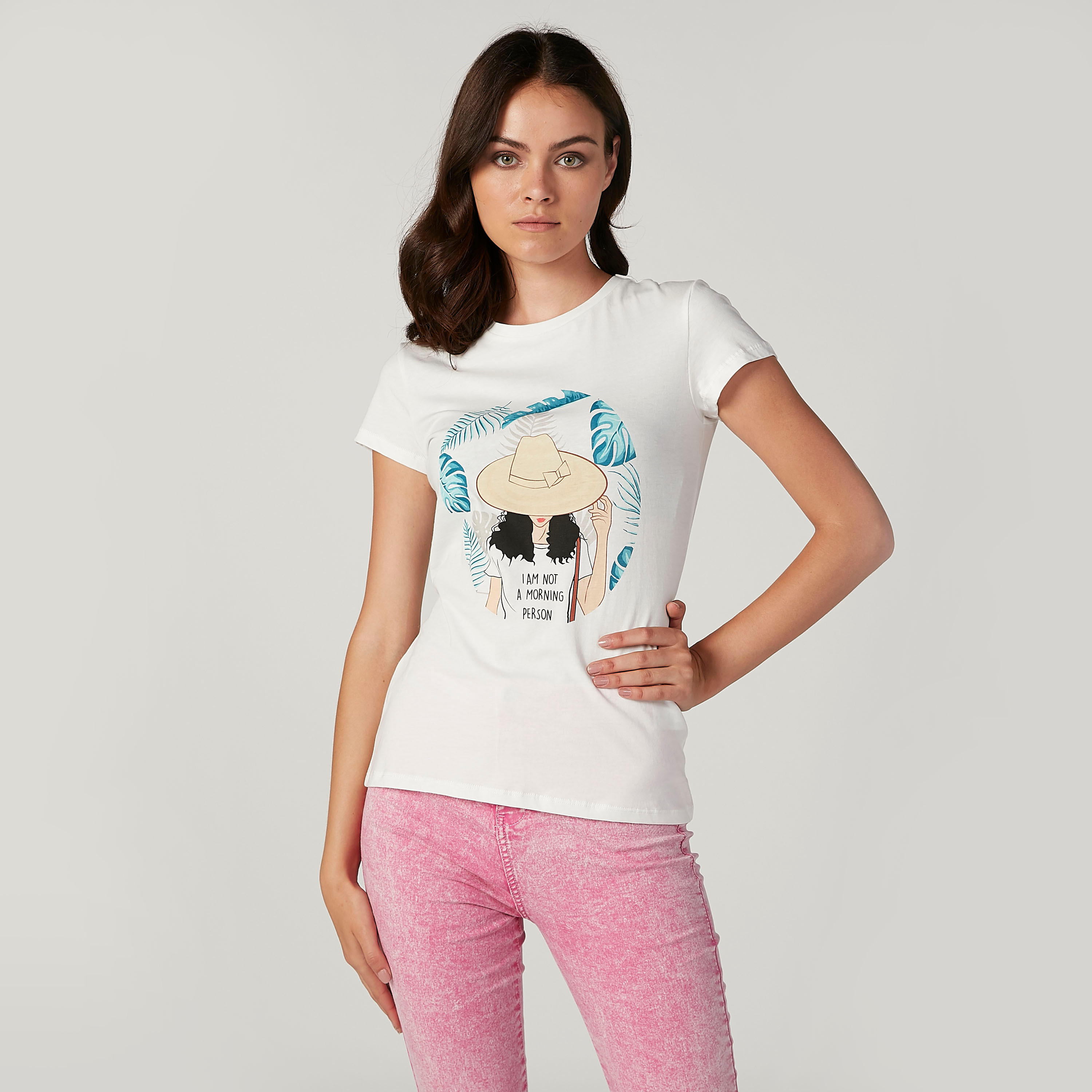 تيشيرت مستدام بياقة مستديرة وأكمام كاب وطبعات-women-clothing-tshirts-image-1