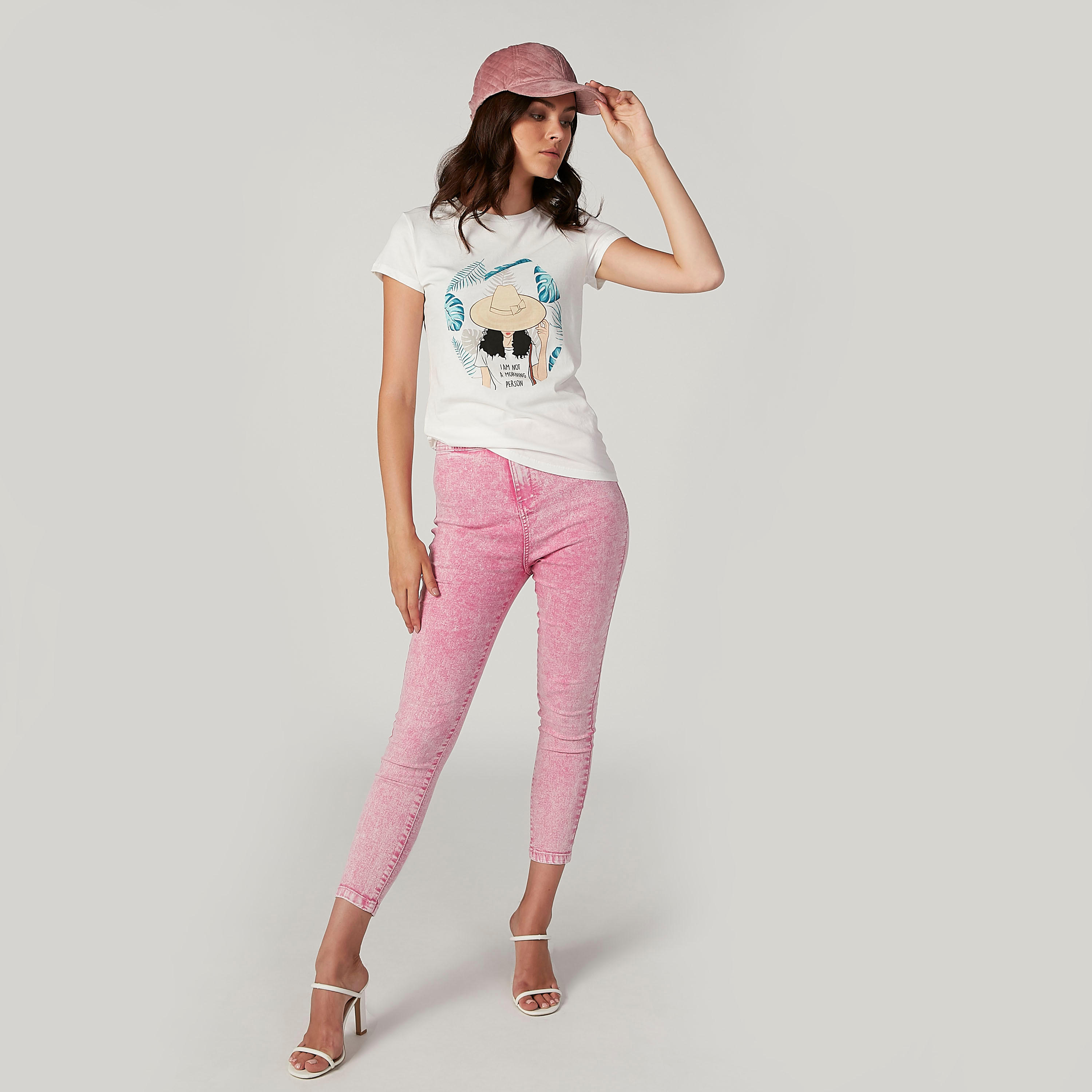تيشيرت مستدام بياقة مستديرة وأكمام كاب وطبعات-women-clothing-tshirts-image-2