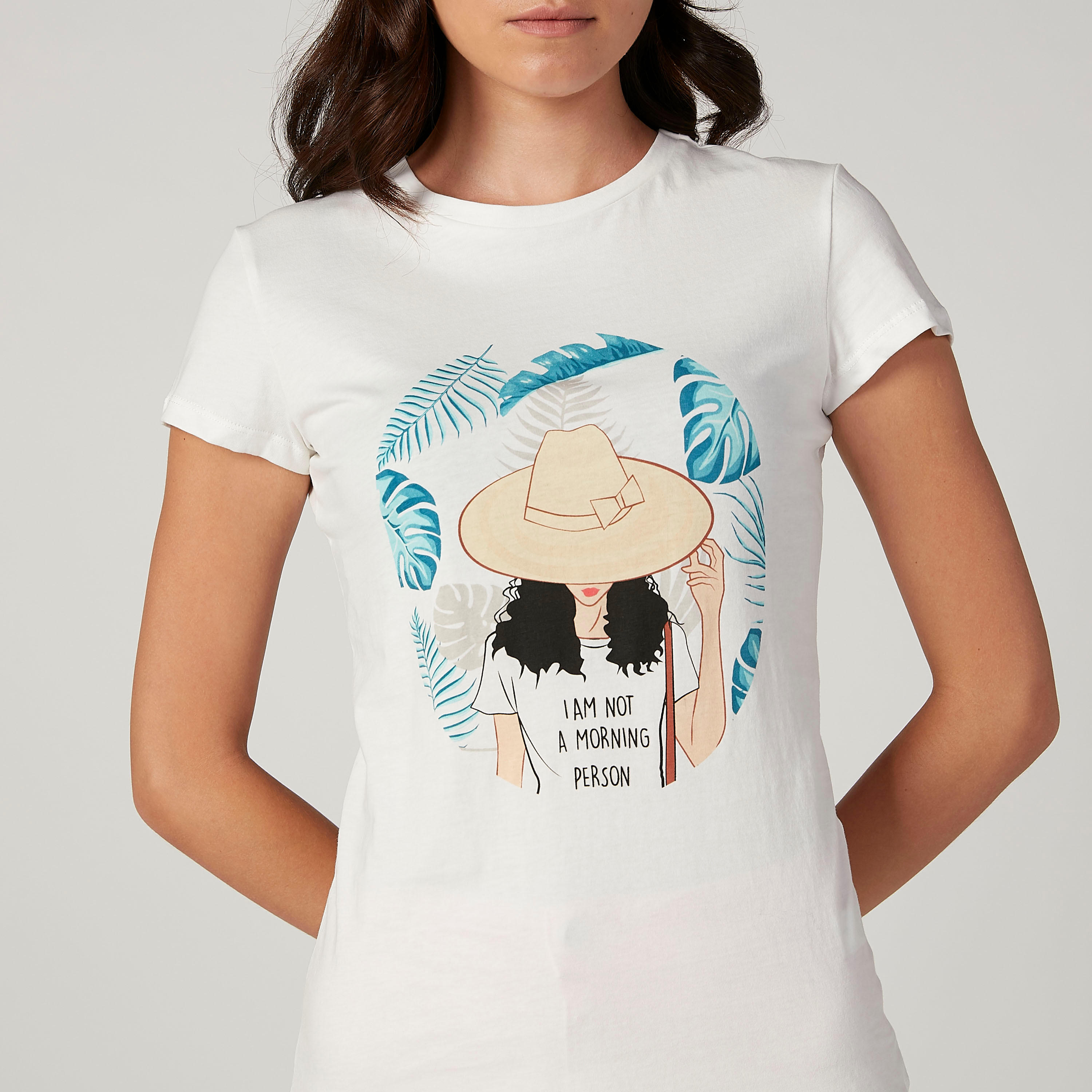 تيشيرت مستدام بياقة مستديرة وأكمام كاب وطبعات-women-clothing-tshirts-image-3