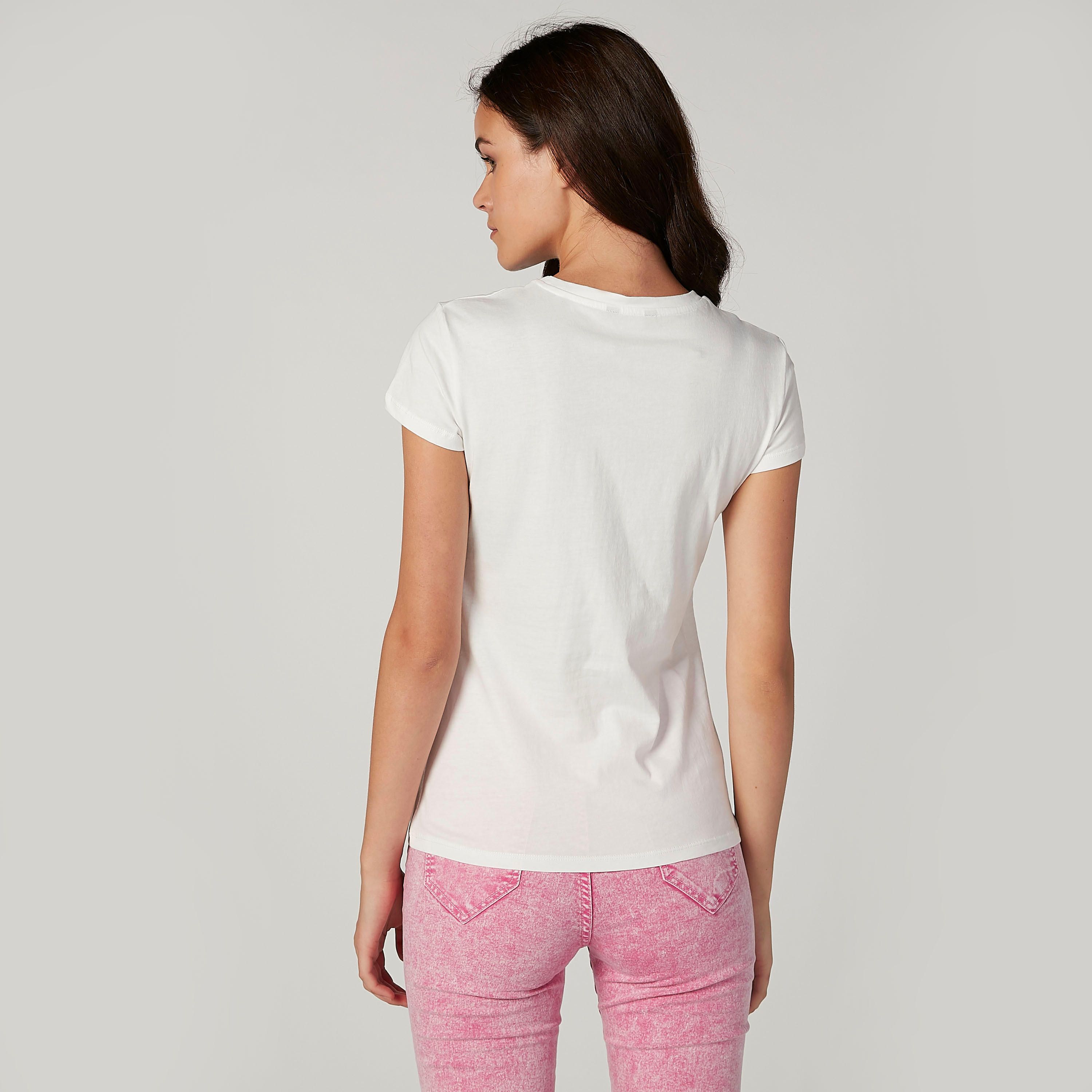 تيشيرت مستدام بياقة مستديرة وأكمام كاب وطبعات-women-clothing-tshirts-image-4
