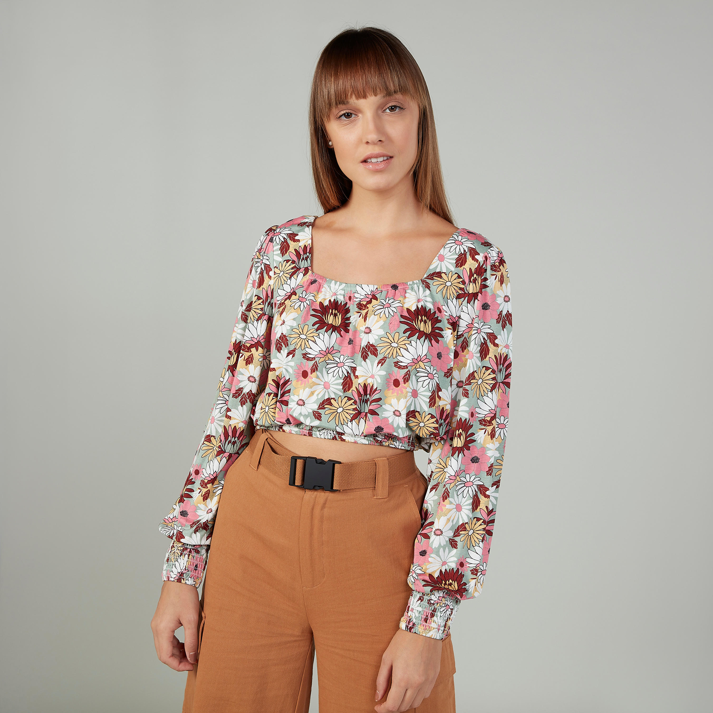 بلوزة قصيرة بياقة عميقة وأكمام طويلة وطبعات أزهار-women-clothing-shirtsandblouses-blouses-image-1