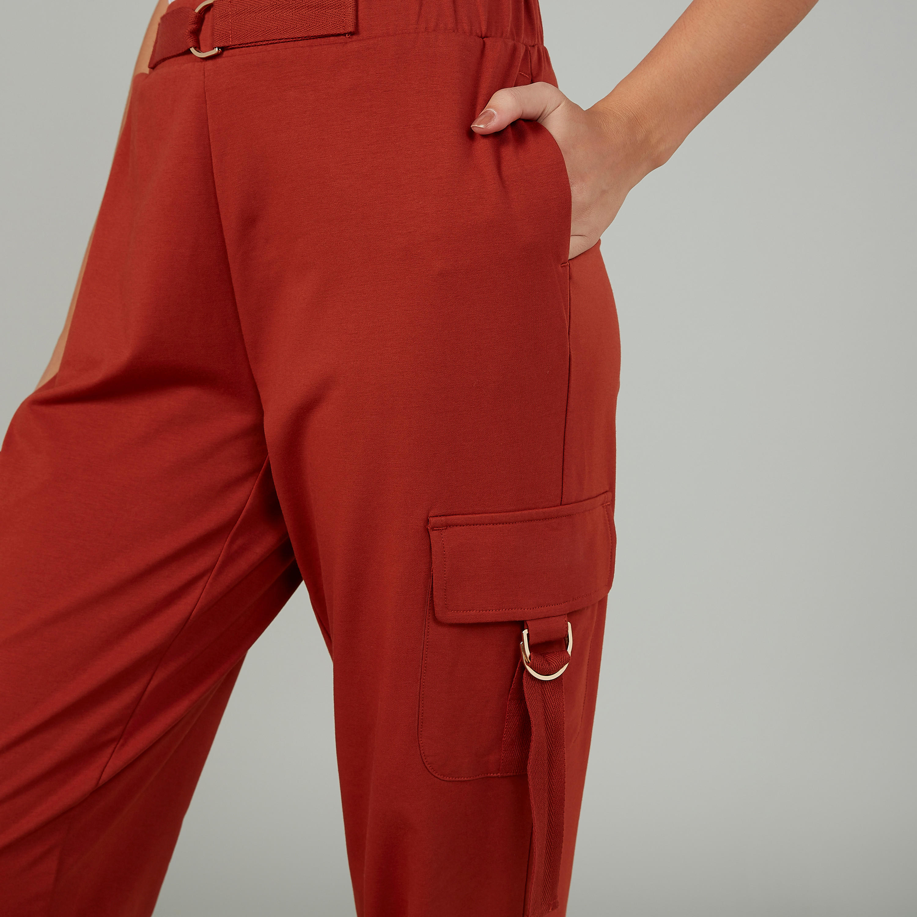 بنطلون رياضي سادة بخصر مرن مطّاطي وتفاصيل جيوب-women-clothing-bottoms-joggers-image-3