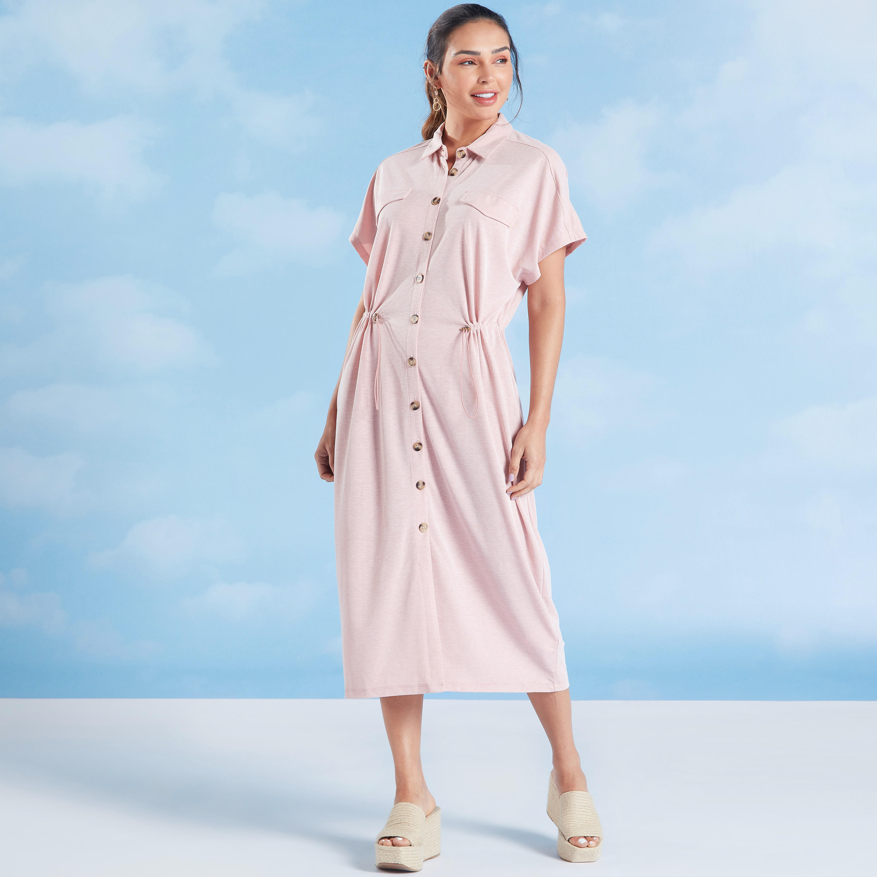 فستان قميص ميدي سادة بياقة واسعة وأكمام كاب-women-clothing-dresses-image-1