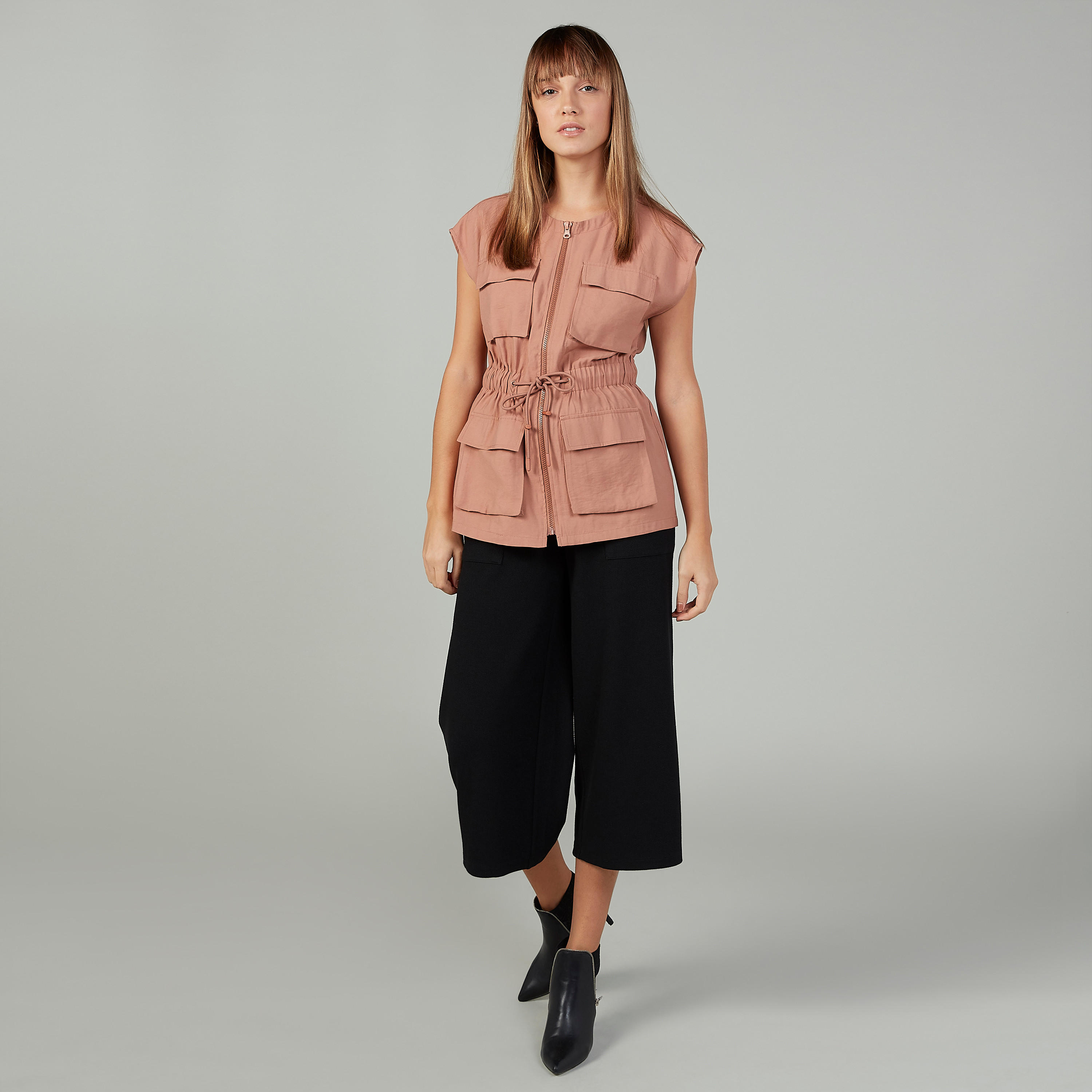جاكيت سادة خفيف دون أكمام بتفاصيل جيوب وأربطة-women-winterwear-coatsandjackets-jackets-image-2