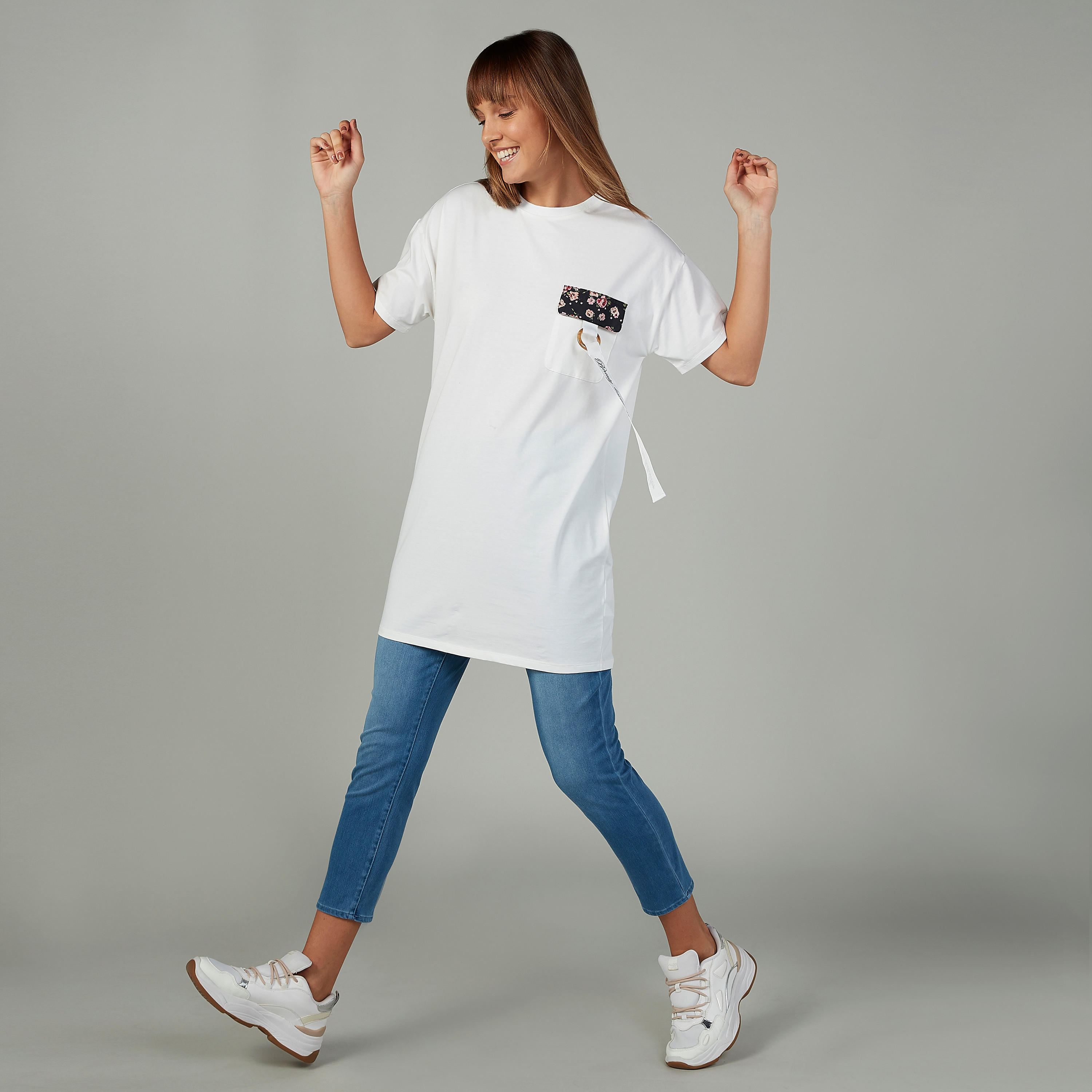 بلوزة بياقة ضيّقة وأكمام قصيرة وطبعات-women-clothing-tshirts-image-4