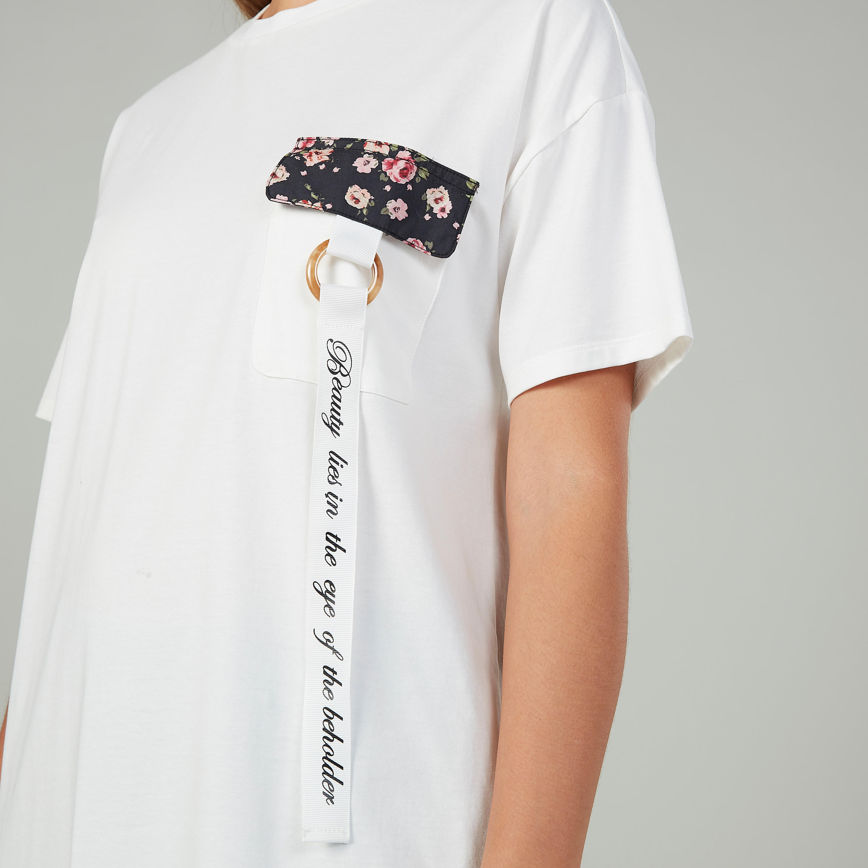 بلوزة بياقة ضيّقة وأكمام قصيرة وطبعات-women-clothing-tshirts-image-3