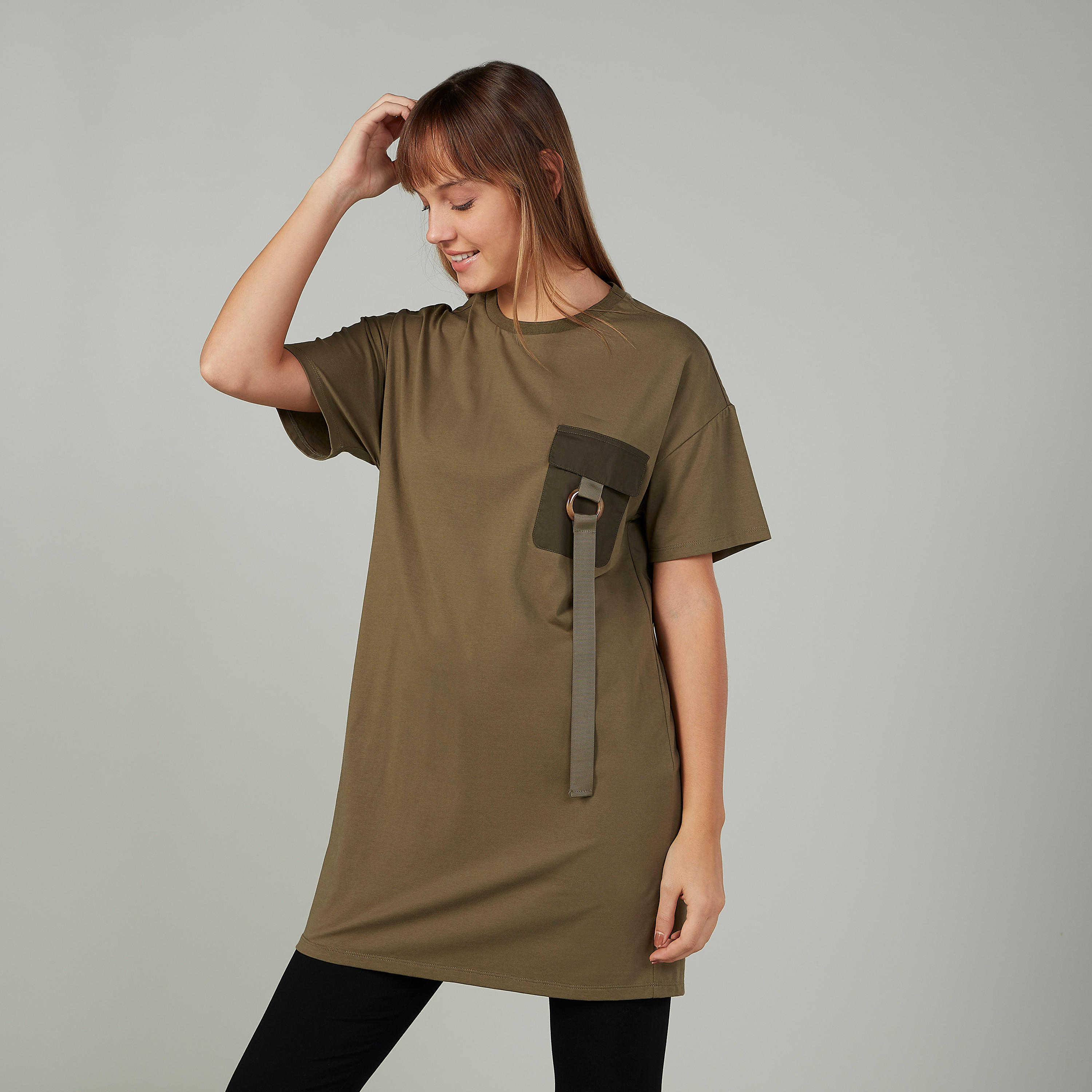 بلوزة بارزة الملمس بياقة ضيّقة وأكمام قصيرة-women-clothing-tshirts-image-1