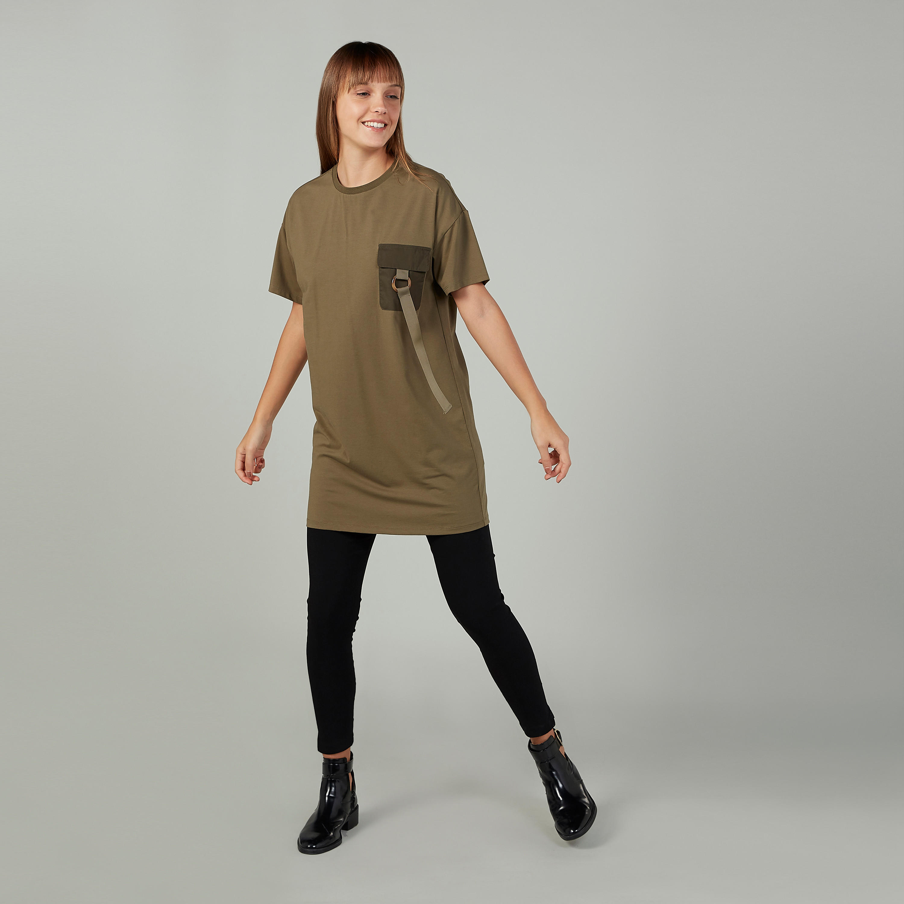 بلوزة بارزة الملمس بياقة ضيّقة وأكمام قصيرة-women-clothing-tshirts-image-2