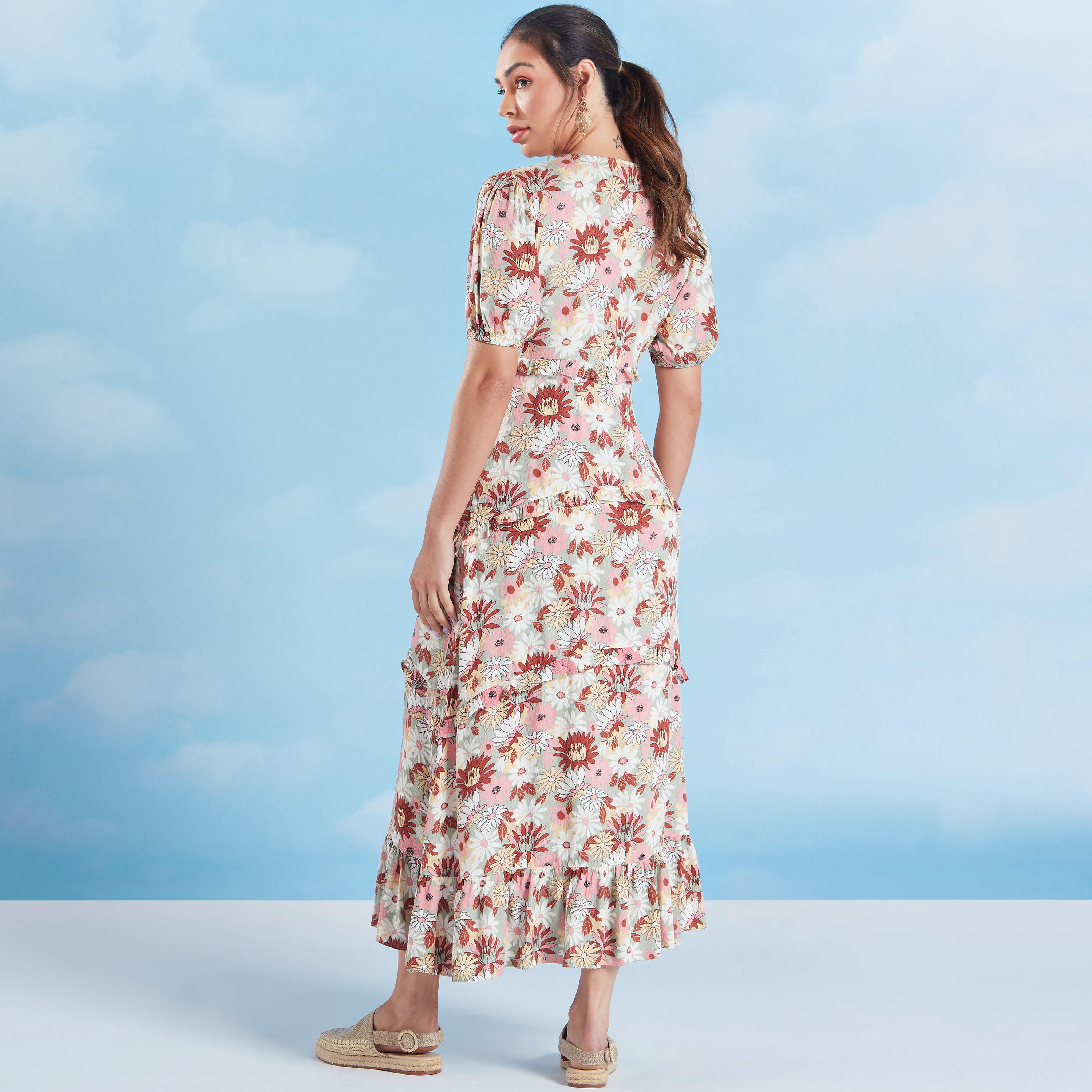 فستان ميدي ايه لاين بياقة V وأكمام قصيرة وطبعات زهرية-women-clothing-dresses-image-5
