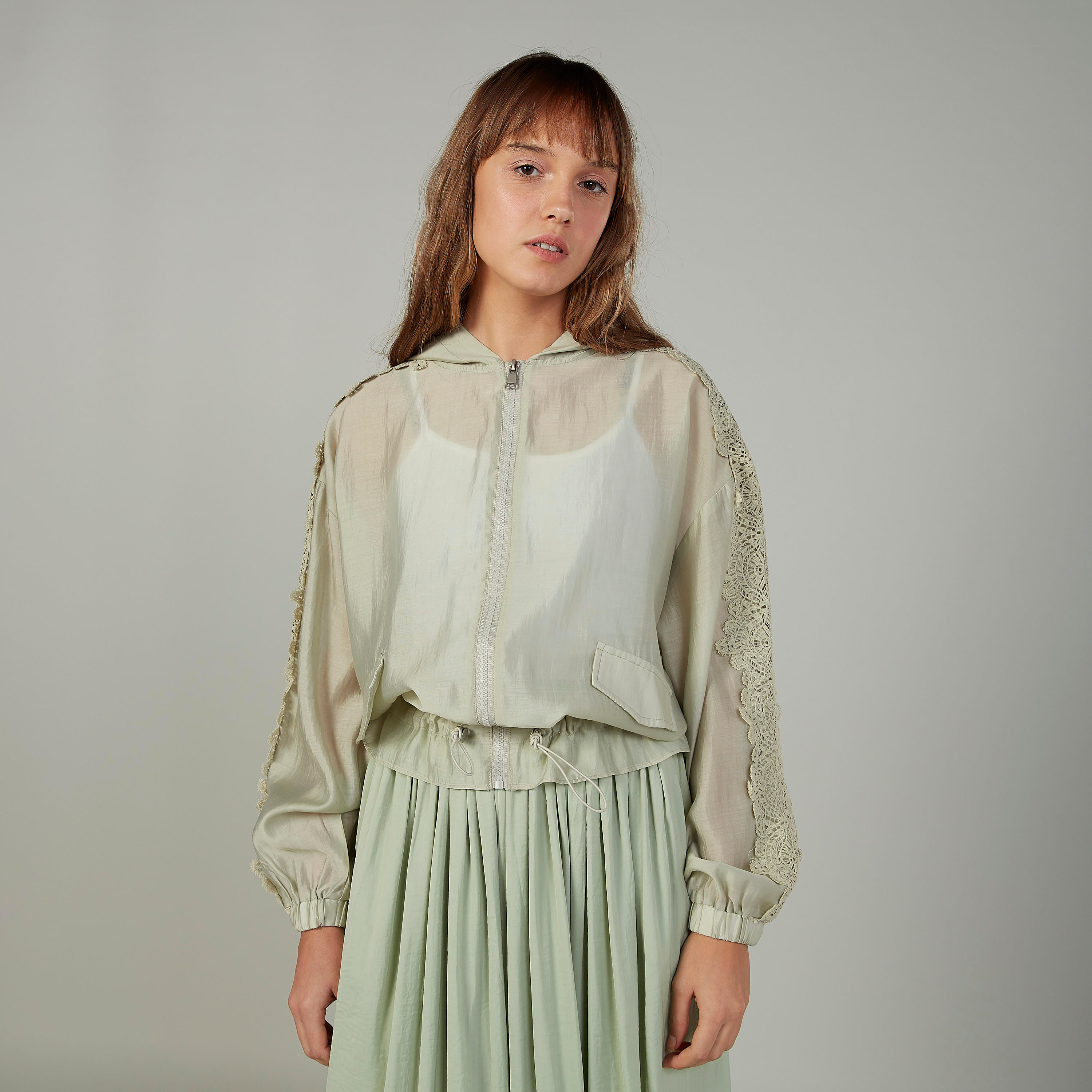 جاكيت سادة بقبّعة وأكمام طويلة وتفاصيل دانتيل-women-winterwear-coatsandjackets-jackets-image-1