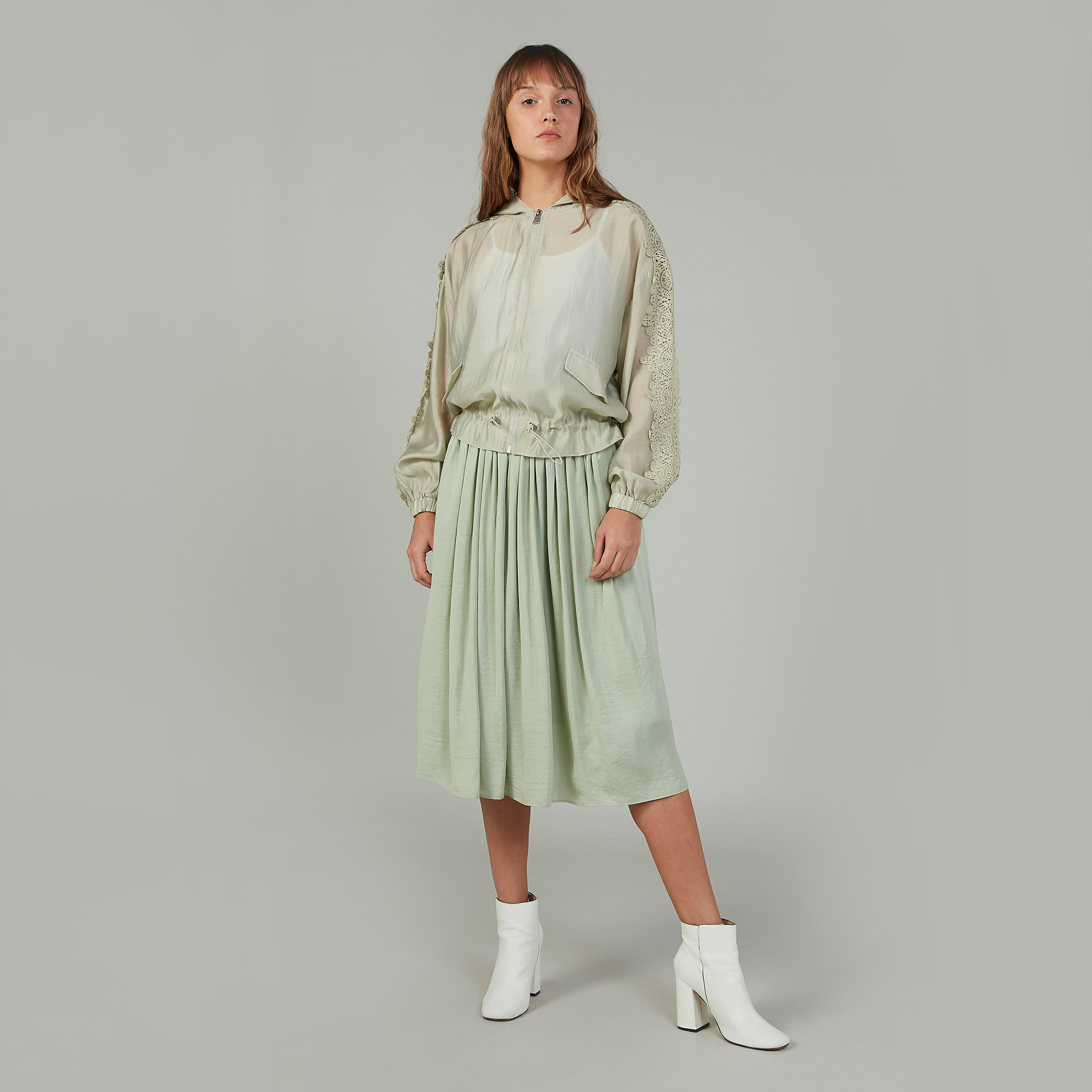 جاكيت سادة بقبّعة وأكمام طويلة وتفاصيل دانتيل-women-winterwear-coatsandjackets-jackets-image-2