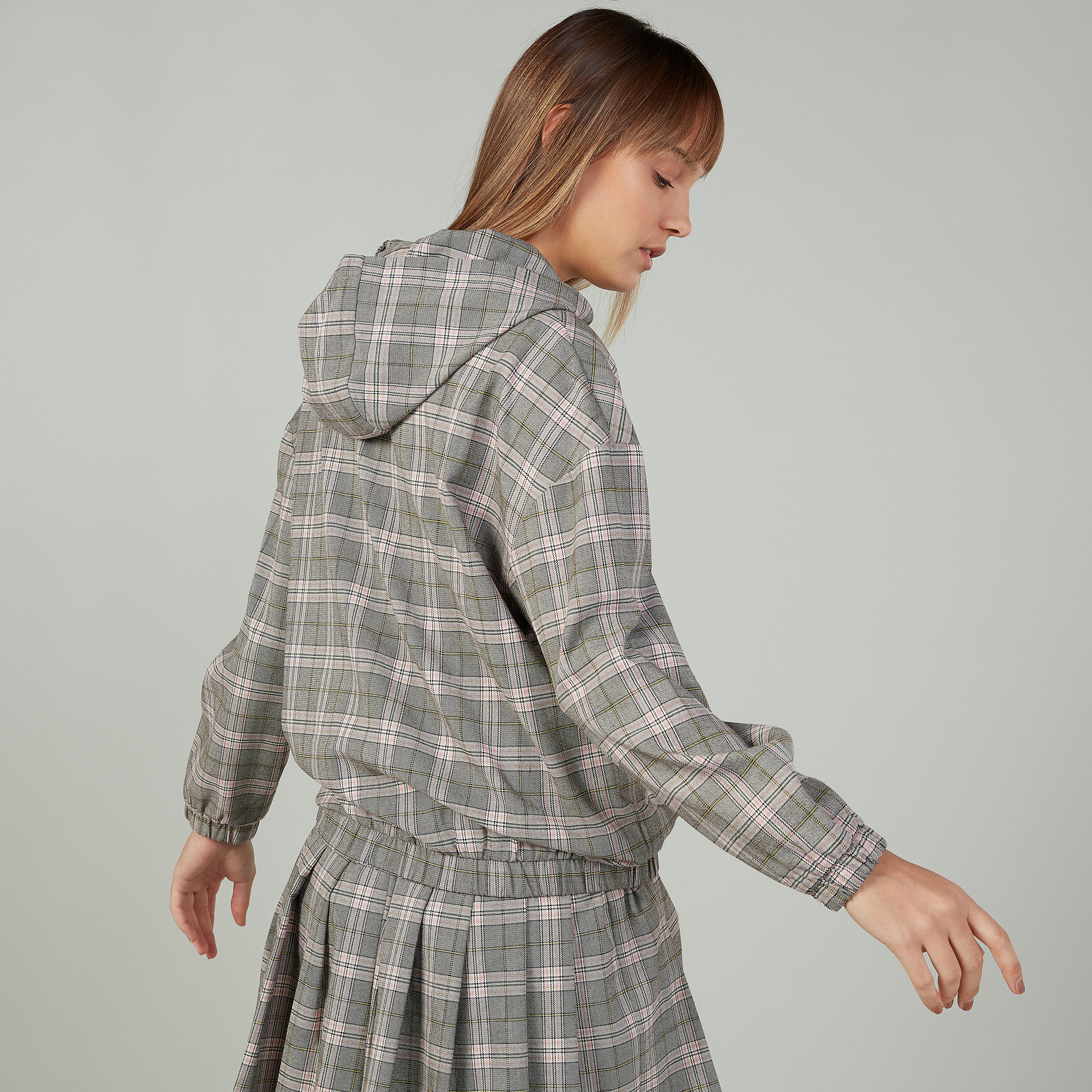 هودي كاروهات بأكمام طويلة وجيب أمامي بطيّة-women-winterwear-hoodiesandsweatshirts-sweatshirts-image-4