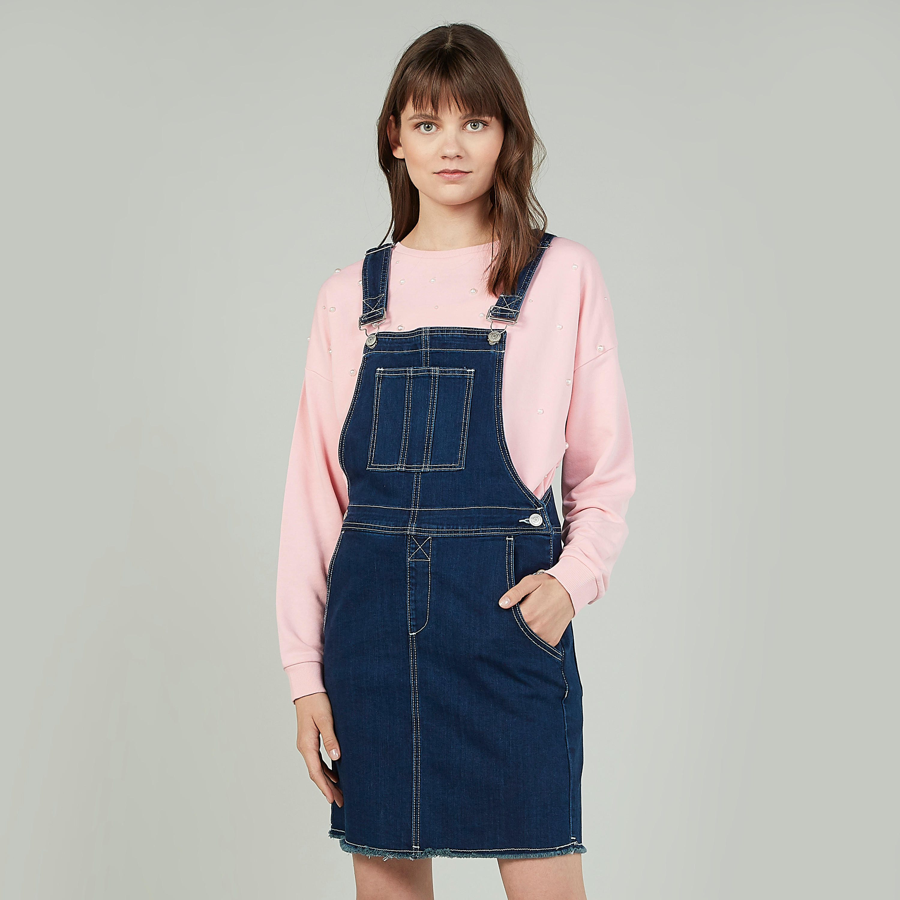 مريلة سادة قصيرة بجيوب وحمّالات-women-clothing-dresses-image-5