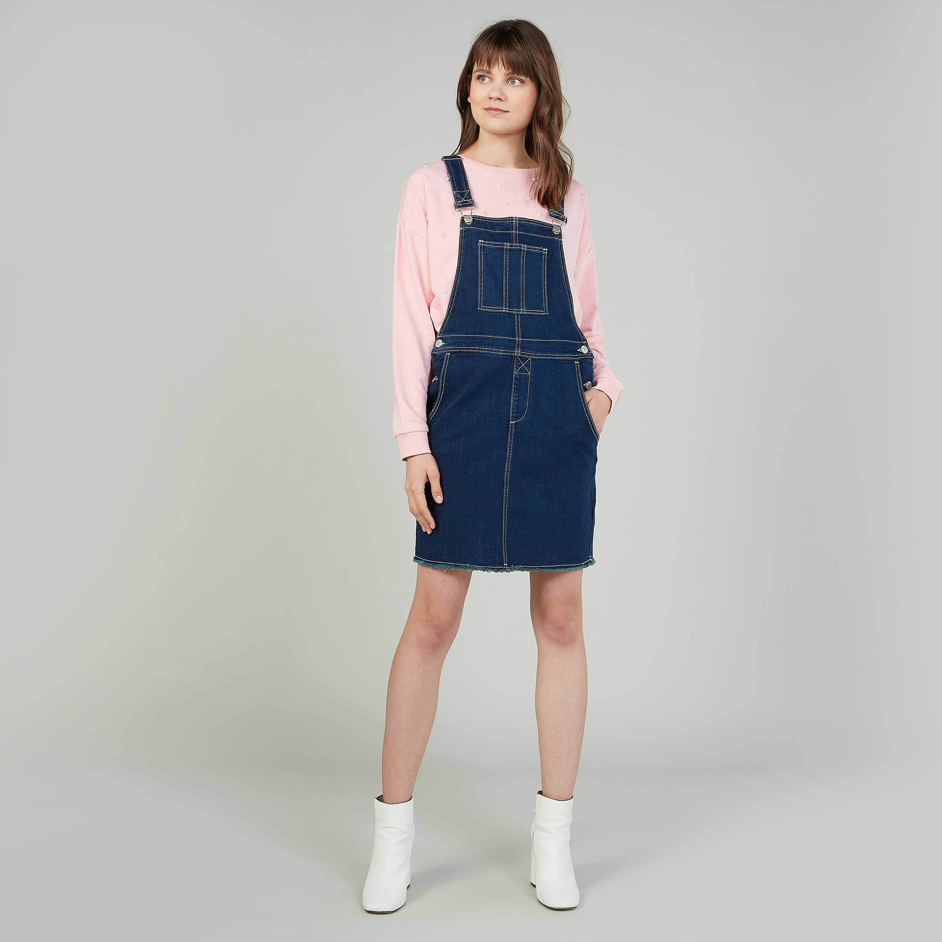 مريلة سادة قصيرة بجيوب وحمّالات-women-clothing-dresses-image-4