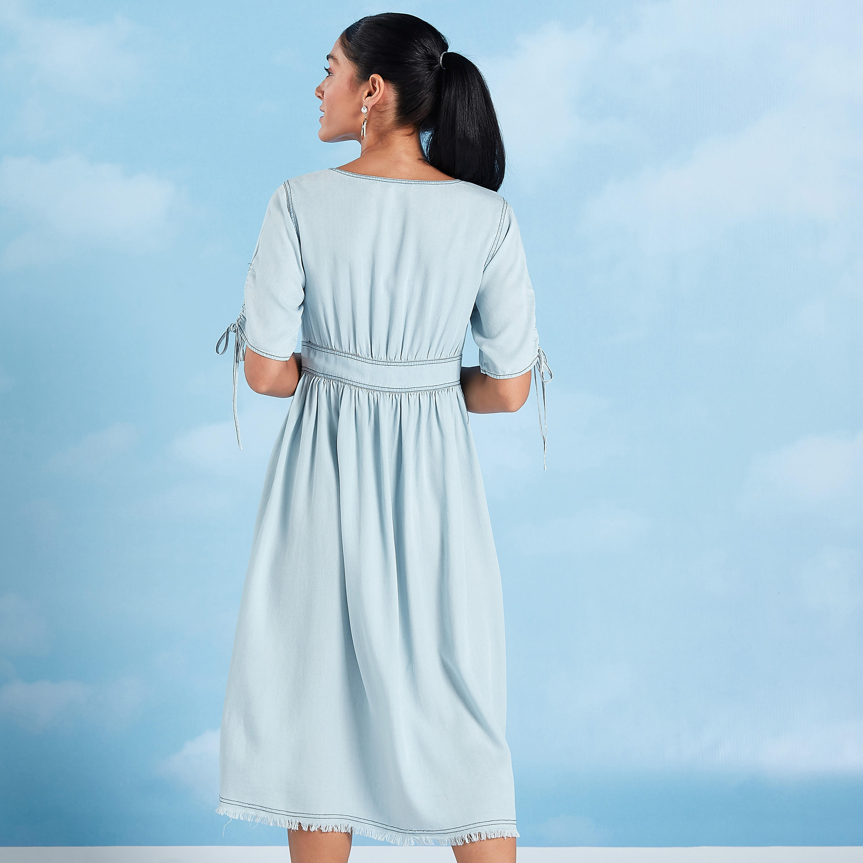 فستان قميص سادة متوسط الطول بأكمام قصيرة  وياقة V-women-clothing-dresses-image-4