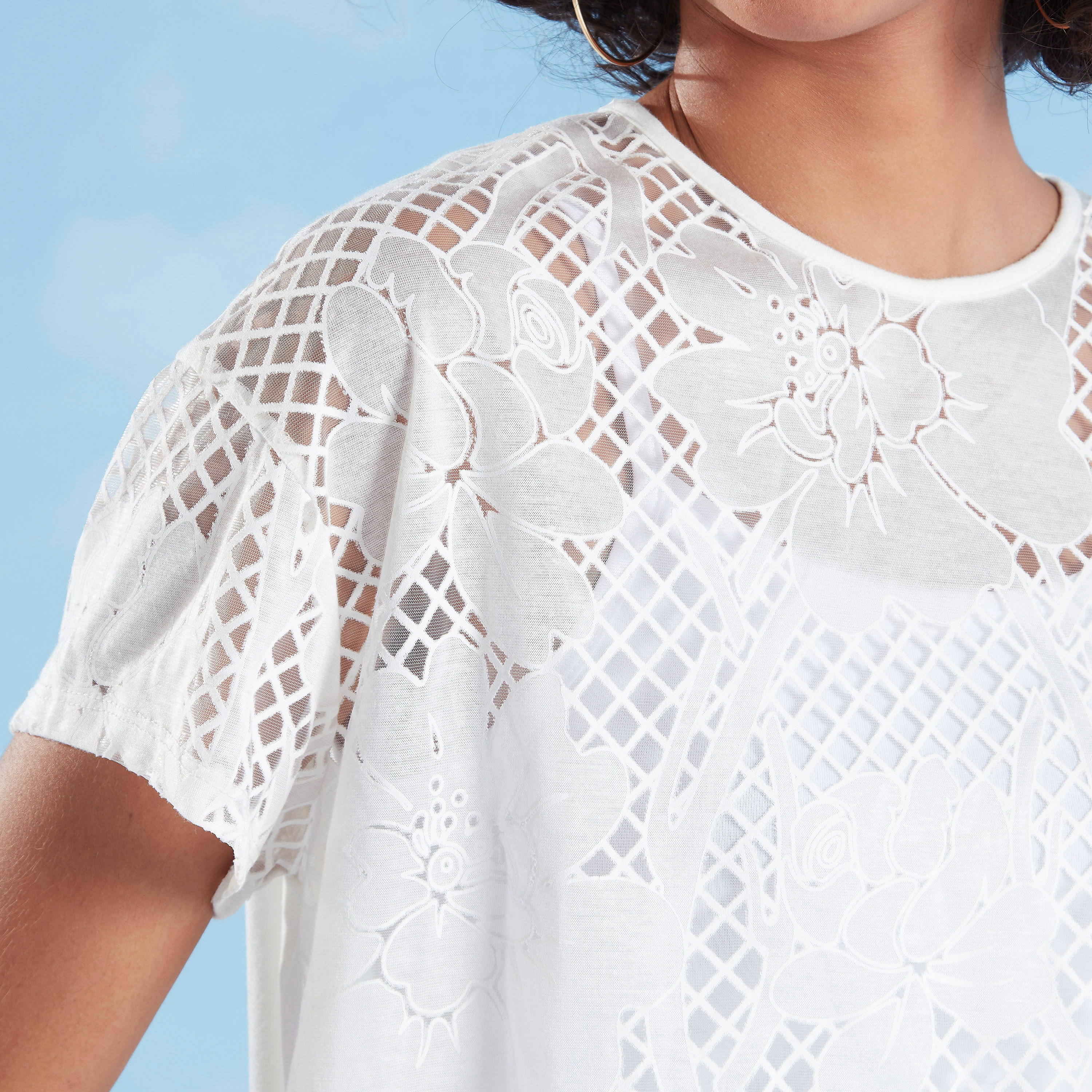 بلوزة قصيرة مطرّزة بياقة مستديرة وأكمام قصيرة-women-clothing-shirtsandblouses-blouses-image-3