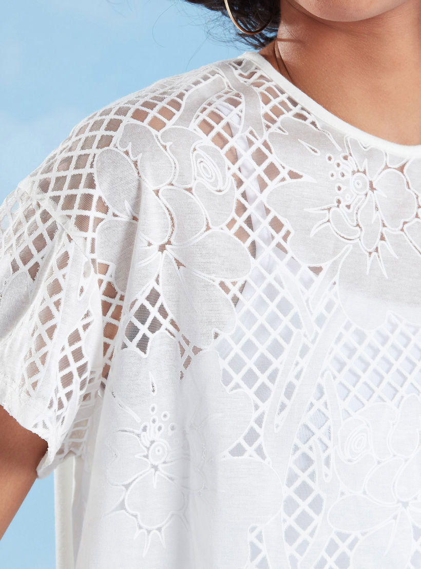 بلوزة قصيرة مطرّزة بياقة مستديرة وأكمام قصيرة-women-clothing-shirtsandblouses-blouses-image-3