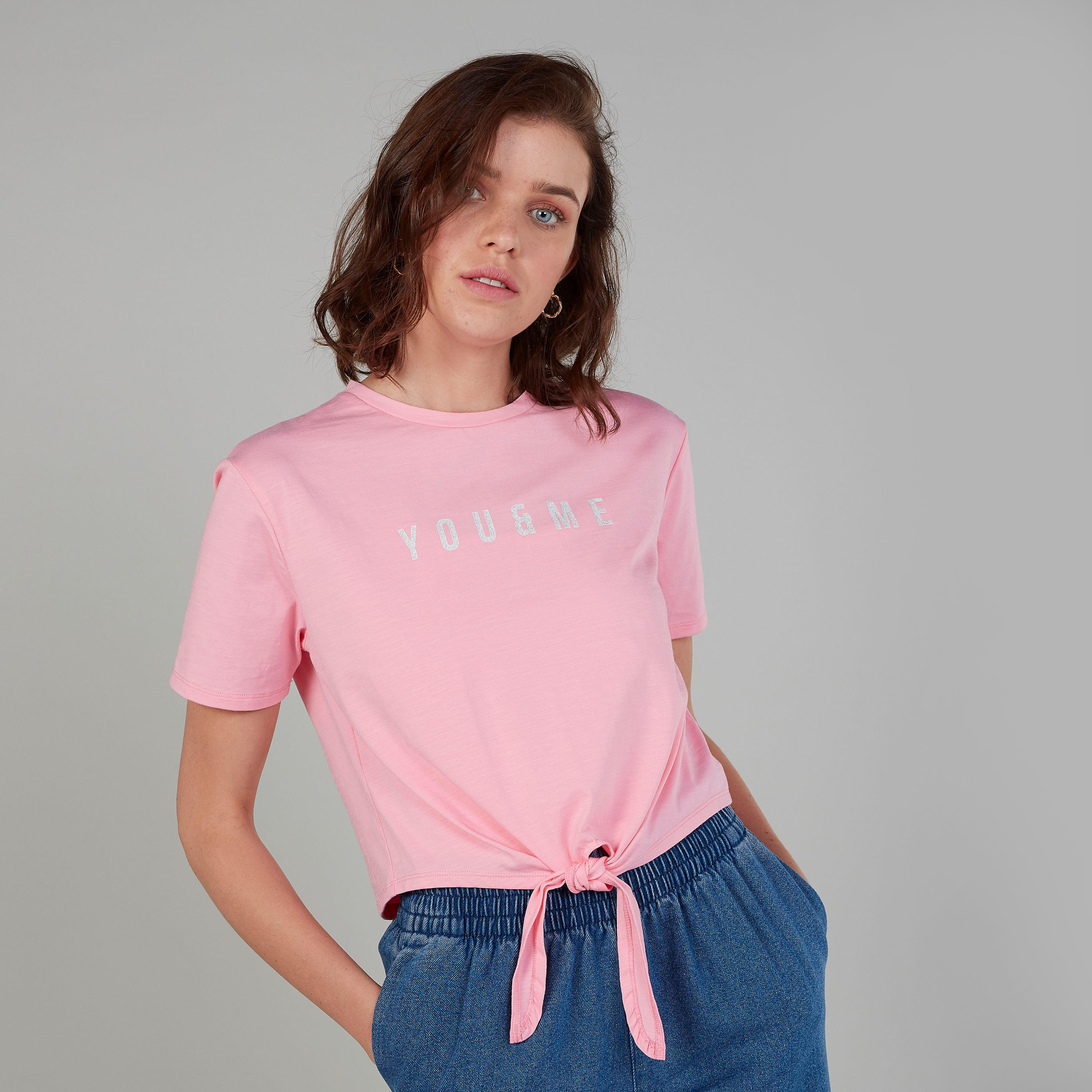 تيشيرت قصير بياقة ضيقة وأكمام قصيرة وطبعات-women-clothing-tshirts-image-1
