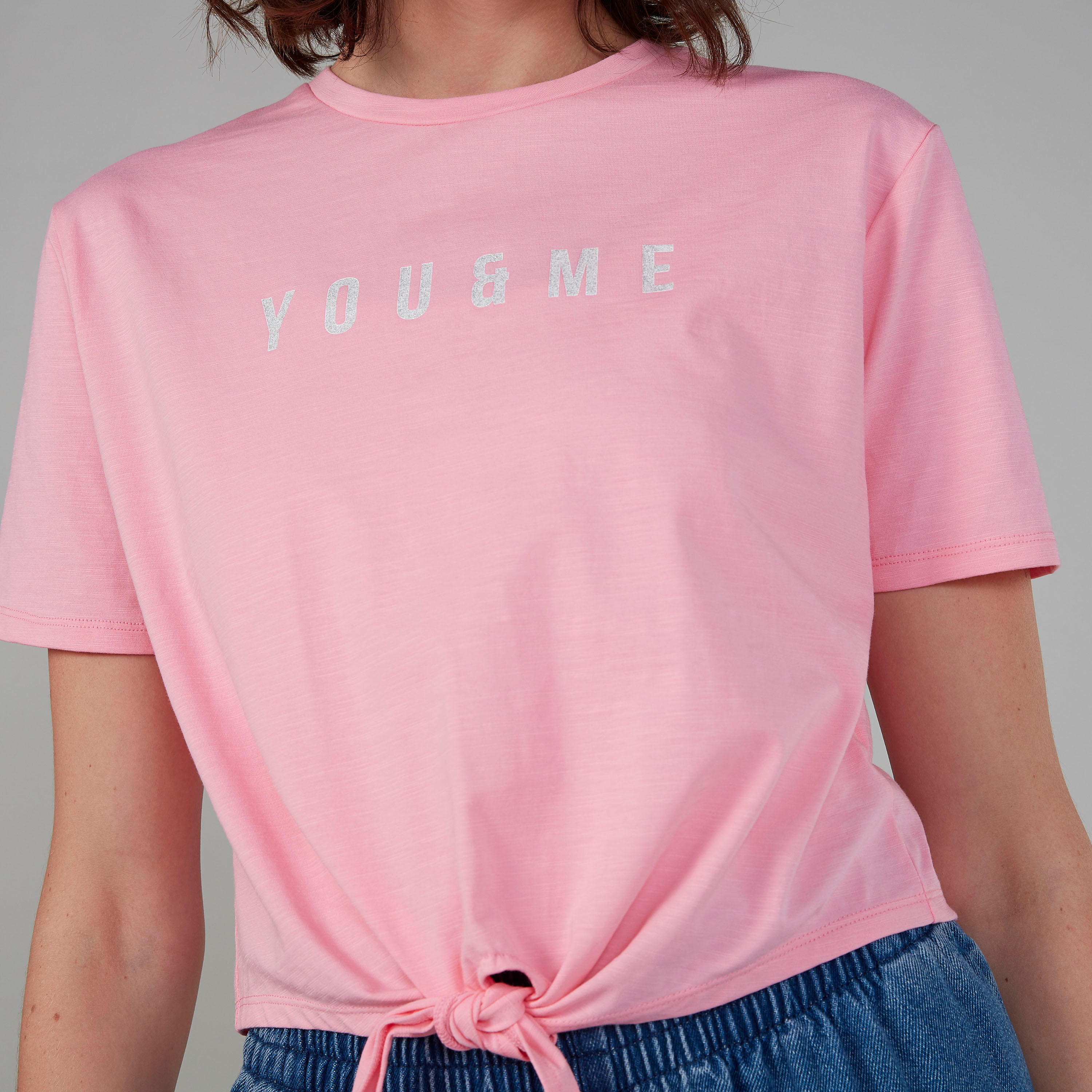 تيشيرت قصير بياقة ضيقة وأكمام قصيرة وطبعات-women-clothing-tshirts-image-3