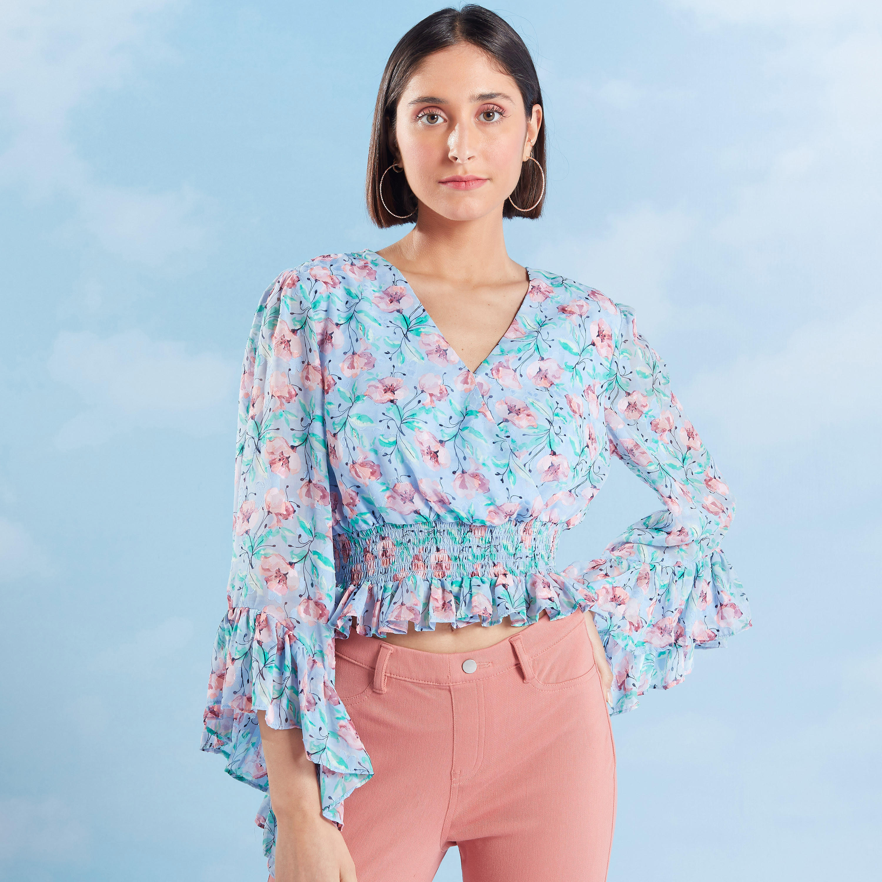 بلوزة قصيرة بياقة V ودرزات طبعات زهرية-women-clothing-shirtsandblouses-blouses-image-1
