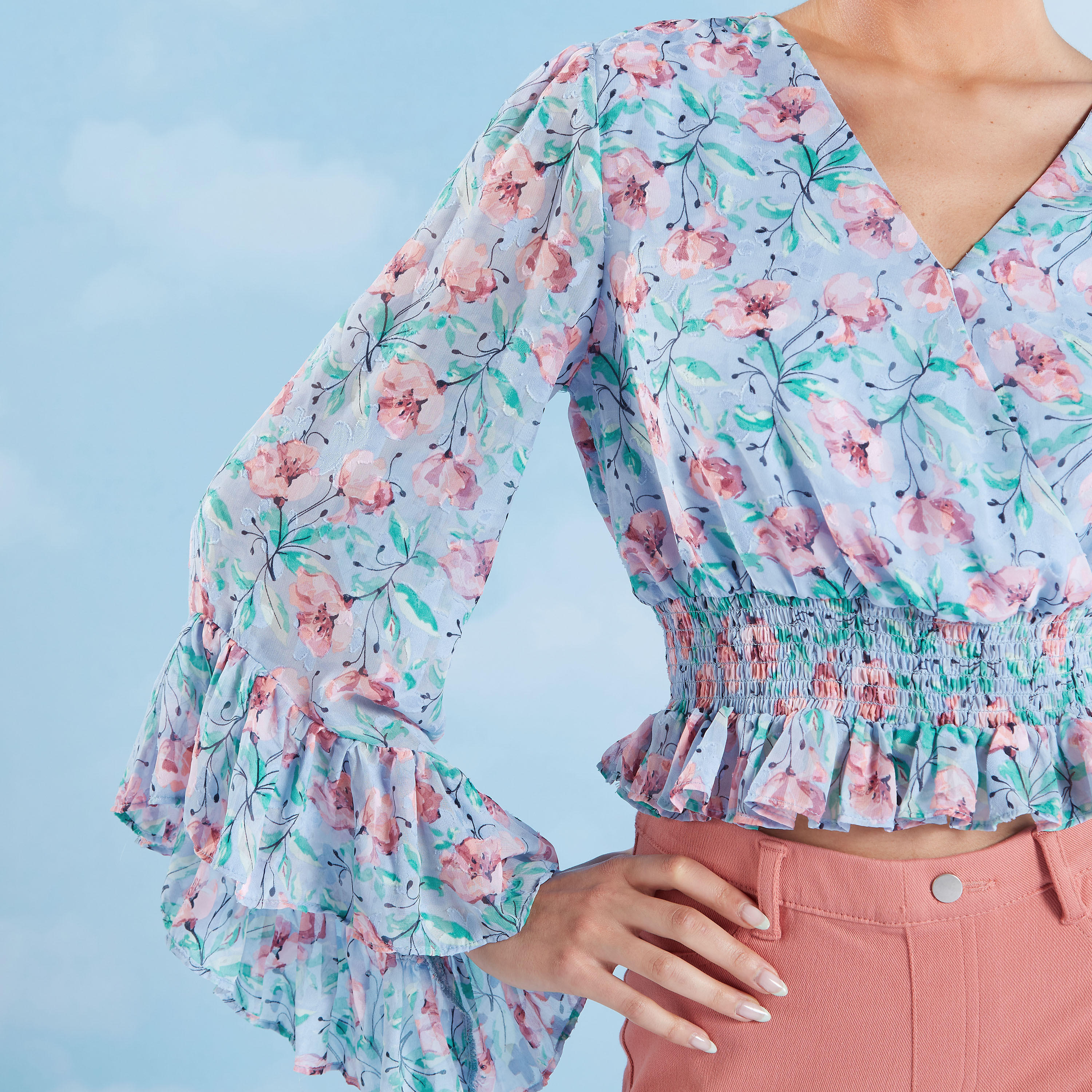 بلوزة قصيرة بياقة V ودرزات طبعات زهرية-women-clothing-shirtsandblouses-blouses-image-3