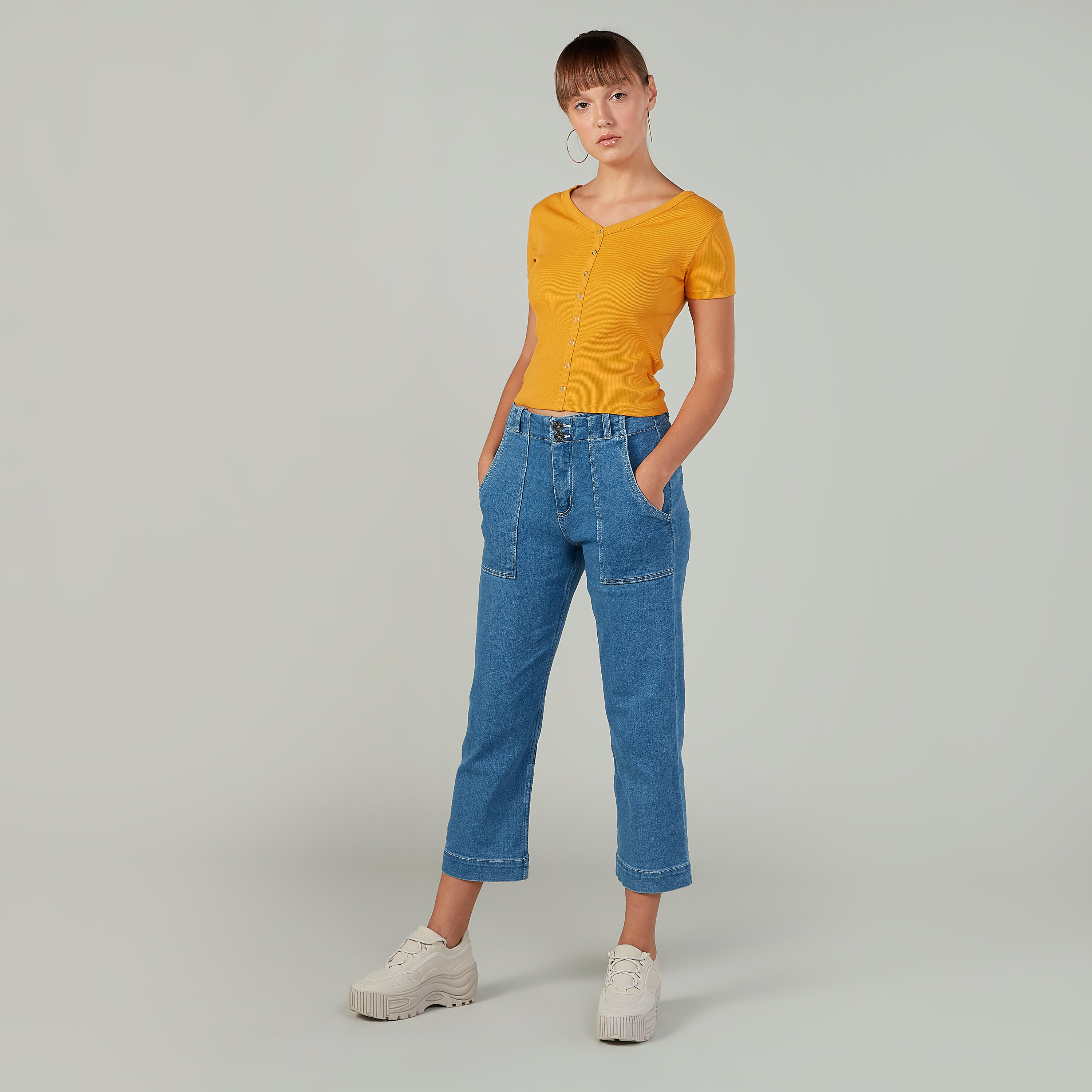 بلوزة بارزة الملمس بياقة V  وأكمام قصيرة-women-clothing-tshirts-image-2