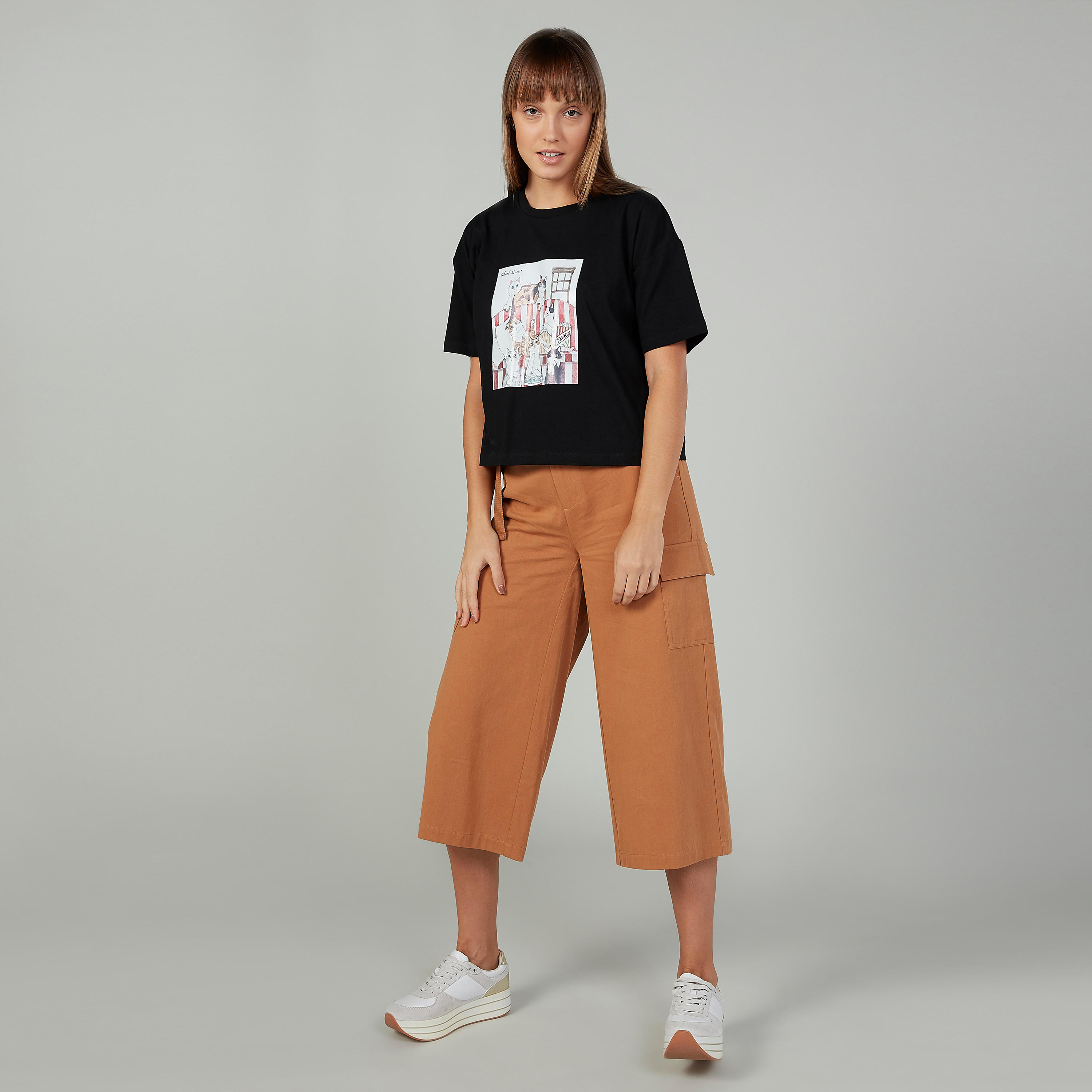 بلوزة قصيرة واسعة بياقة قصيرة وأكمام قصيرة وطبعات-women-clothing-tshirts-image-2