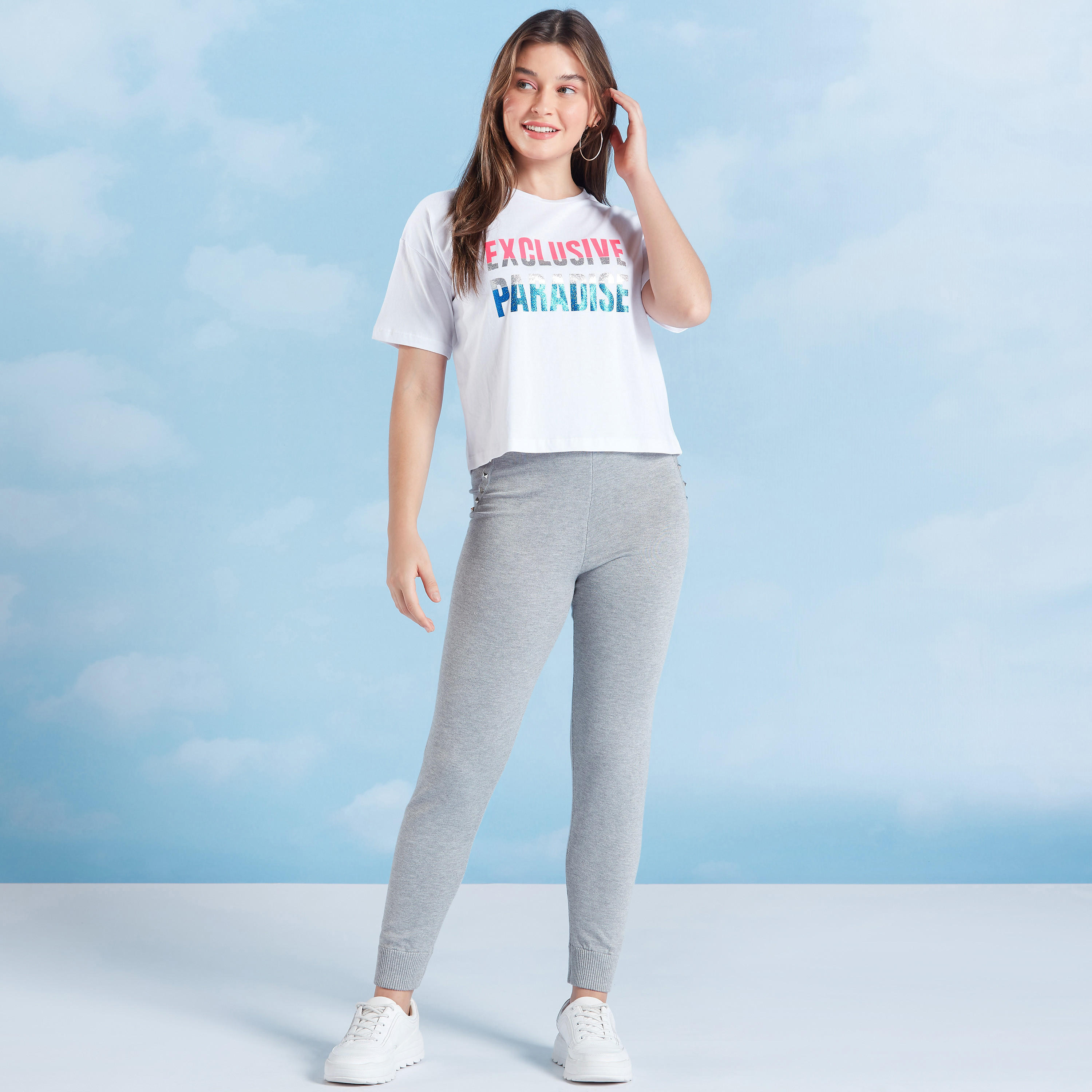 بلوزة قصيرة واسعة بياقة ضيقة وأكمام قصيرة وطبعات-women-clothing-tshirts-image-2